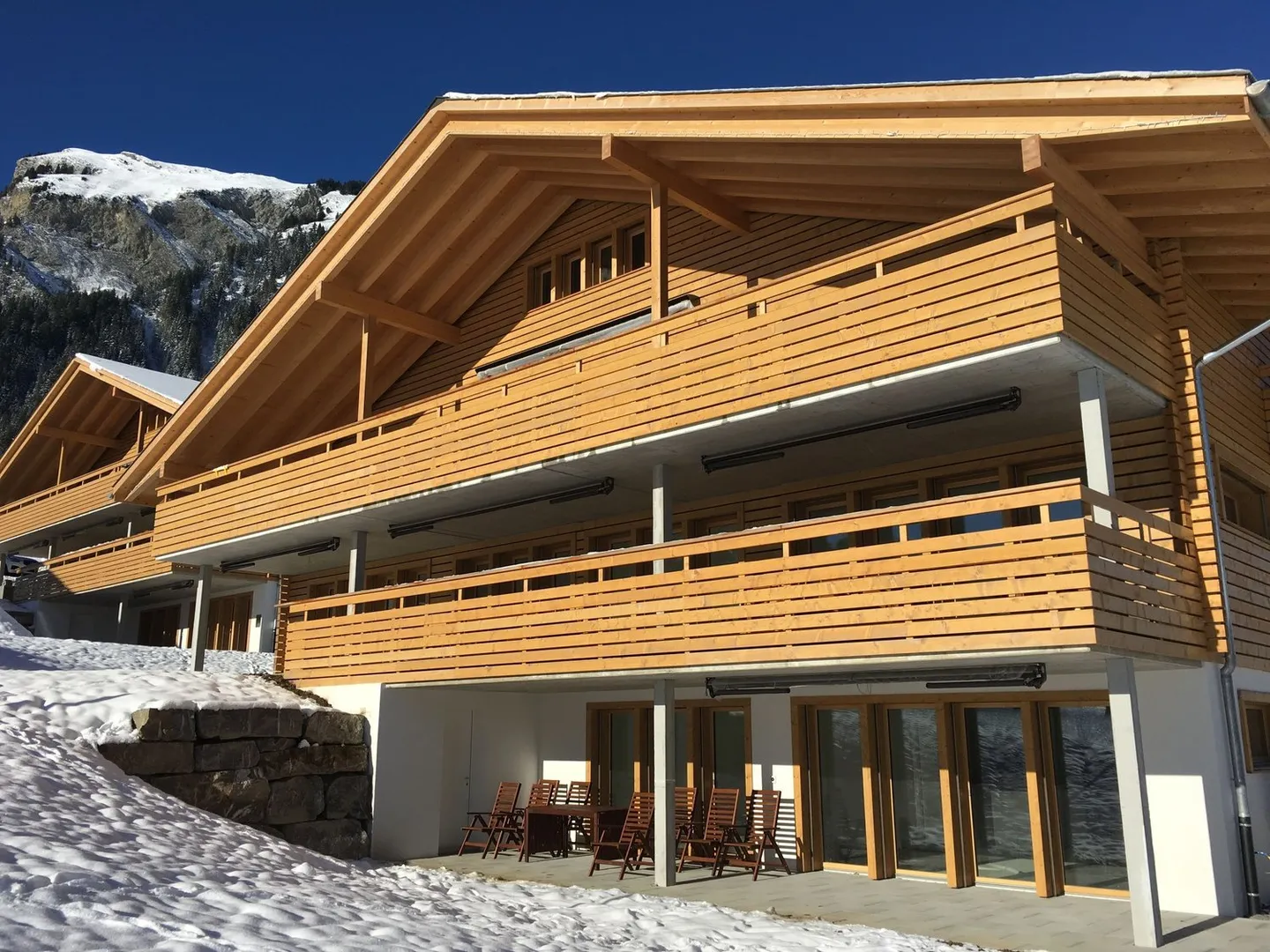 Light-flooded 3½ room holiday apartment in the beautiful holiday resort of Lenk! - Photo 1 of 11