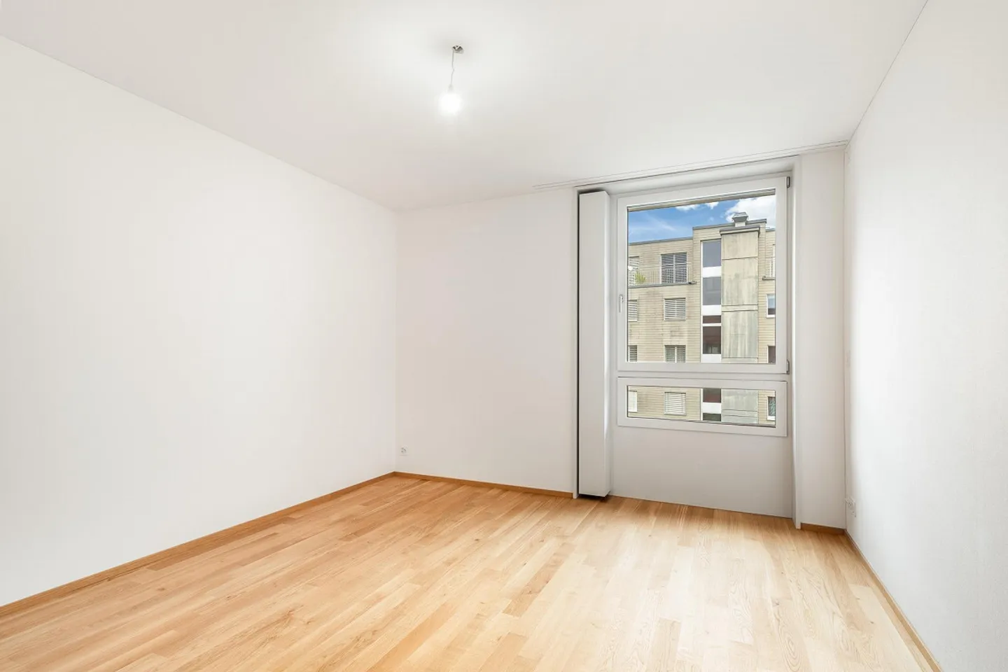 L'eleganza incontra la funzionalità: nuovo appartamento di 2,5 stanze a Bülach - Foto 3 di 8