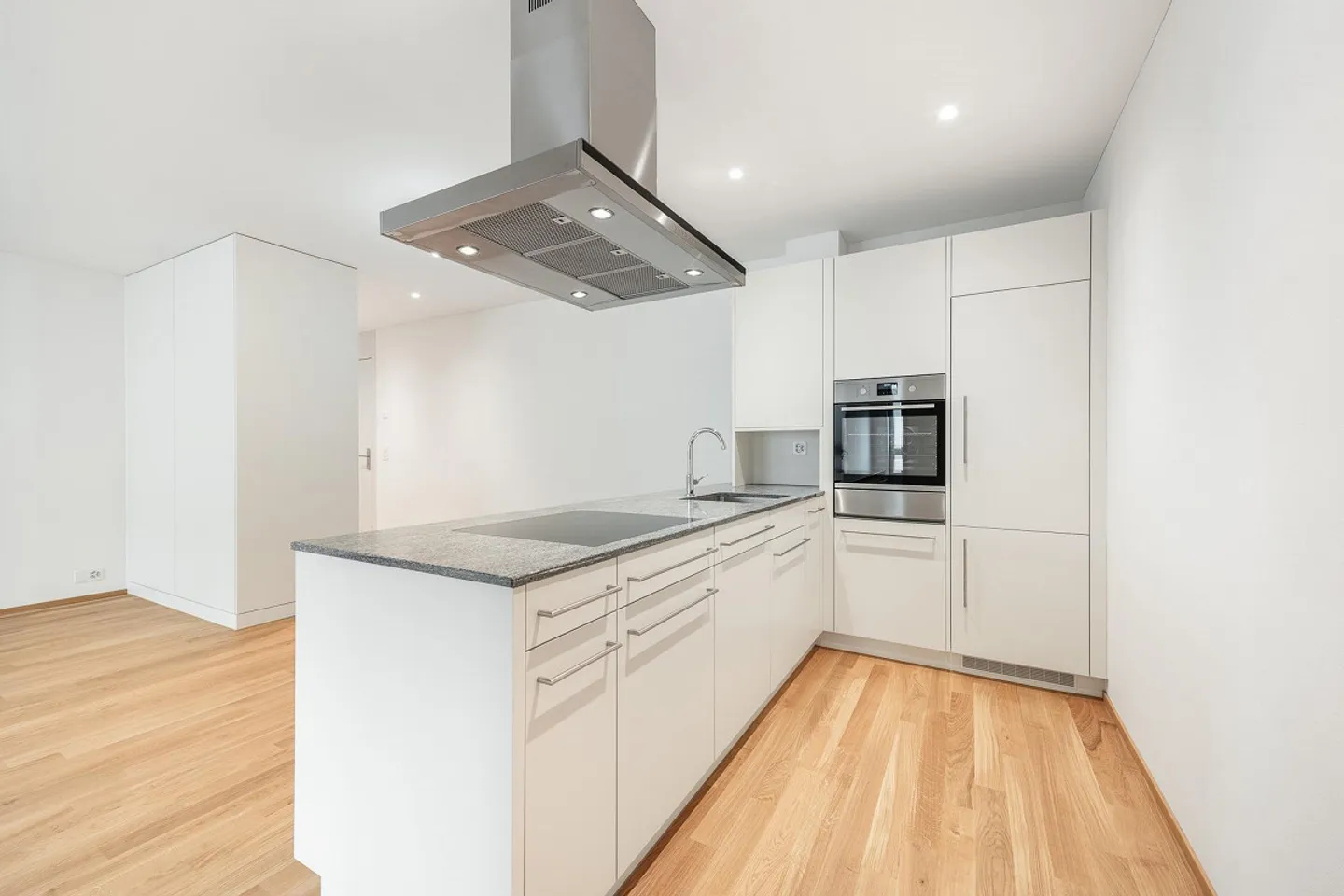 L'eleganza incontra la funzionalità: nuovo appartamento di 2,5 stanze a Bülach - Foto 4 di 8