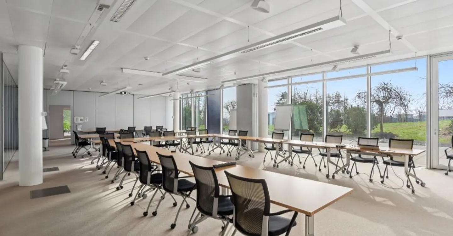 Surface of 680 m² with private terrace of 175 m² - numerous uses - Photo 5 of 9