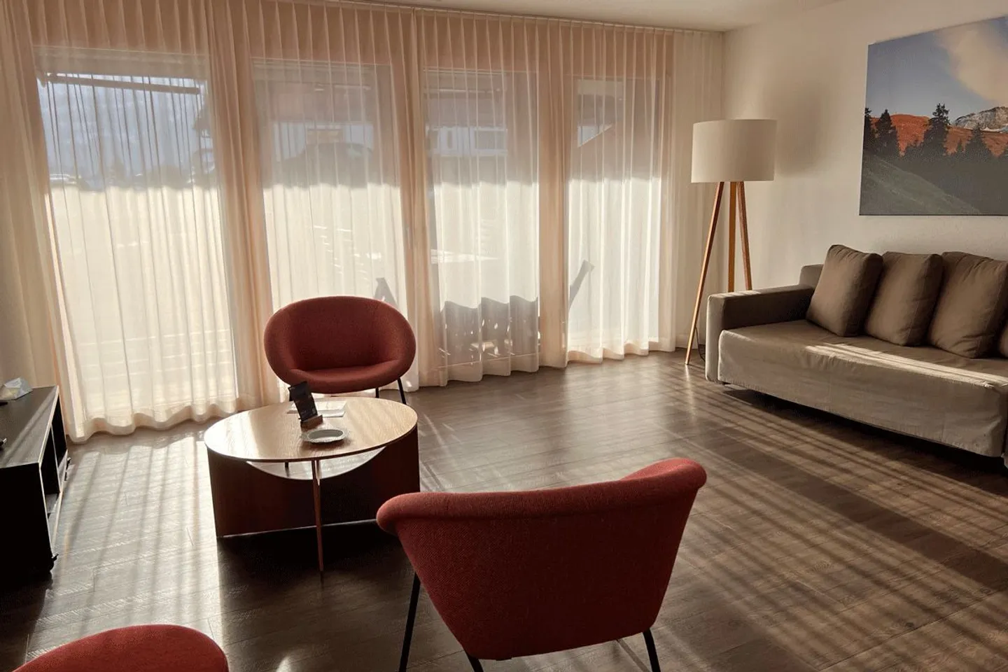 Light-flooded 3½ room holiday apartment in the beautiful holiday resort of Lenk! - Photo 2 of 11