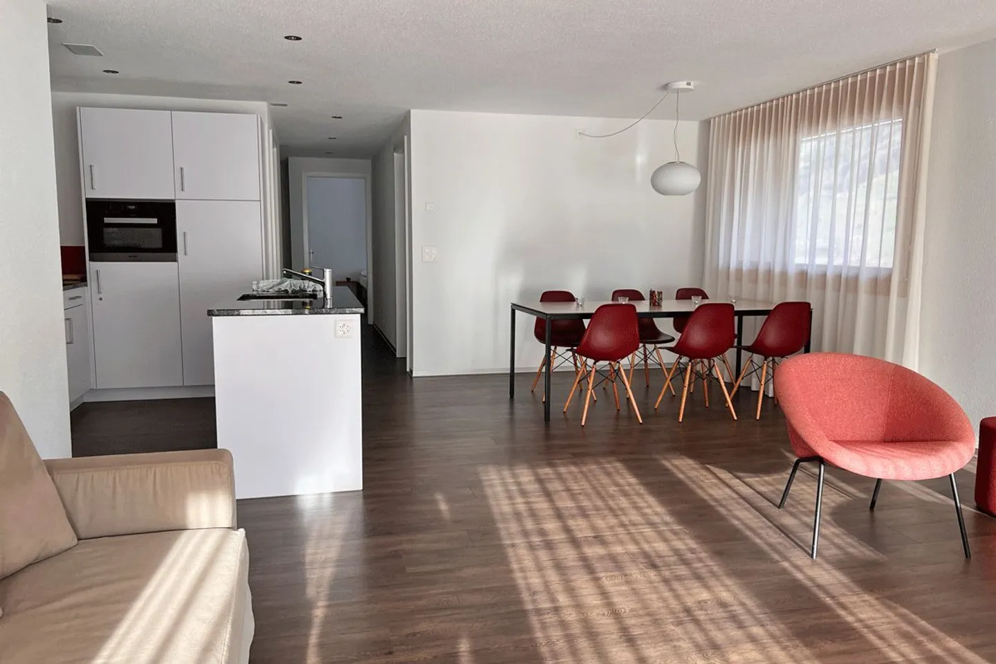 Light-flooded 3½ room holiday apartment in the beautiful holiday resort of Lenk! - Photo 3 of 11