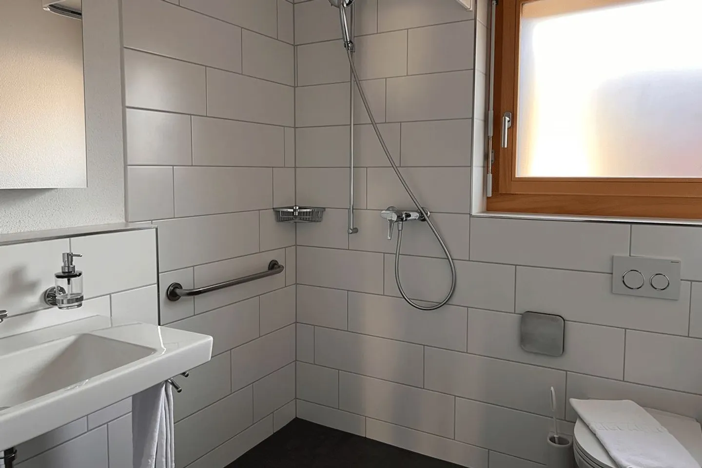 Light-flooded 3½ room holiday apartment in the beautiful holiday resort of Lenk! - Photo 6 of 11