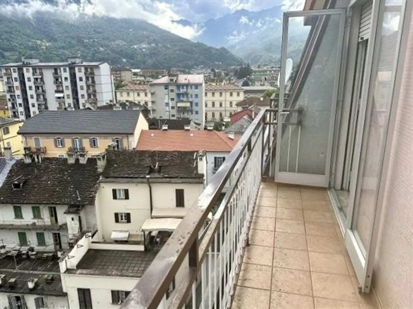 «4 1/2-Zimmer-Dachwohnung an sehr ruhiger, sonniger Aussichtslage / appartamento ultimo piano di 4 1/ 2 locali molto tranquillo, soleggiata bella vista» - Foto 20 von 20