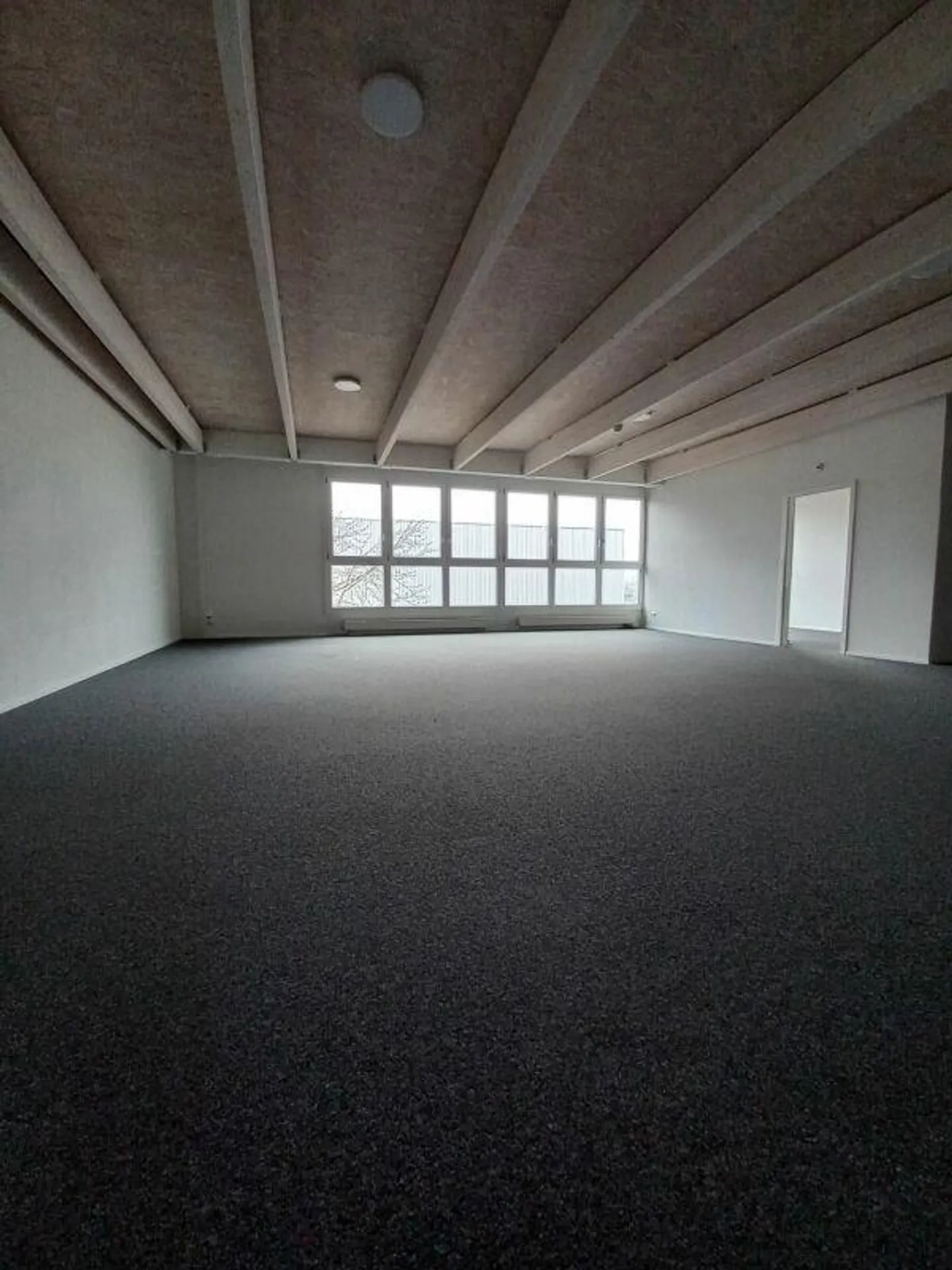 Attractive office space for rent - Photo 5 of 10