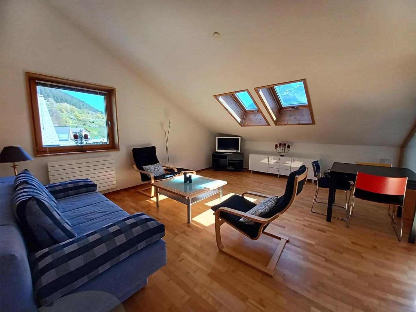 Charmante Wohnung mit Bergblick - Foto 2 von 8