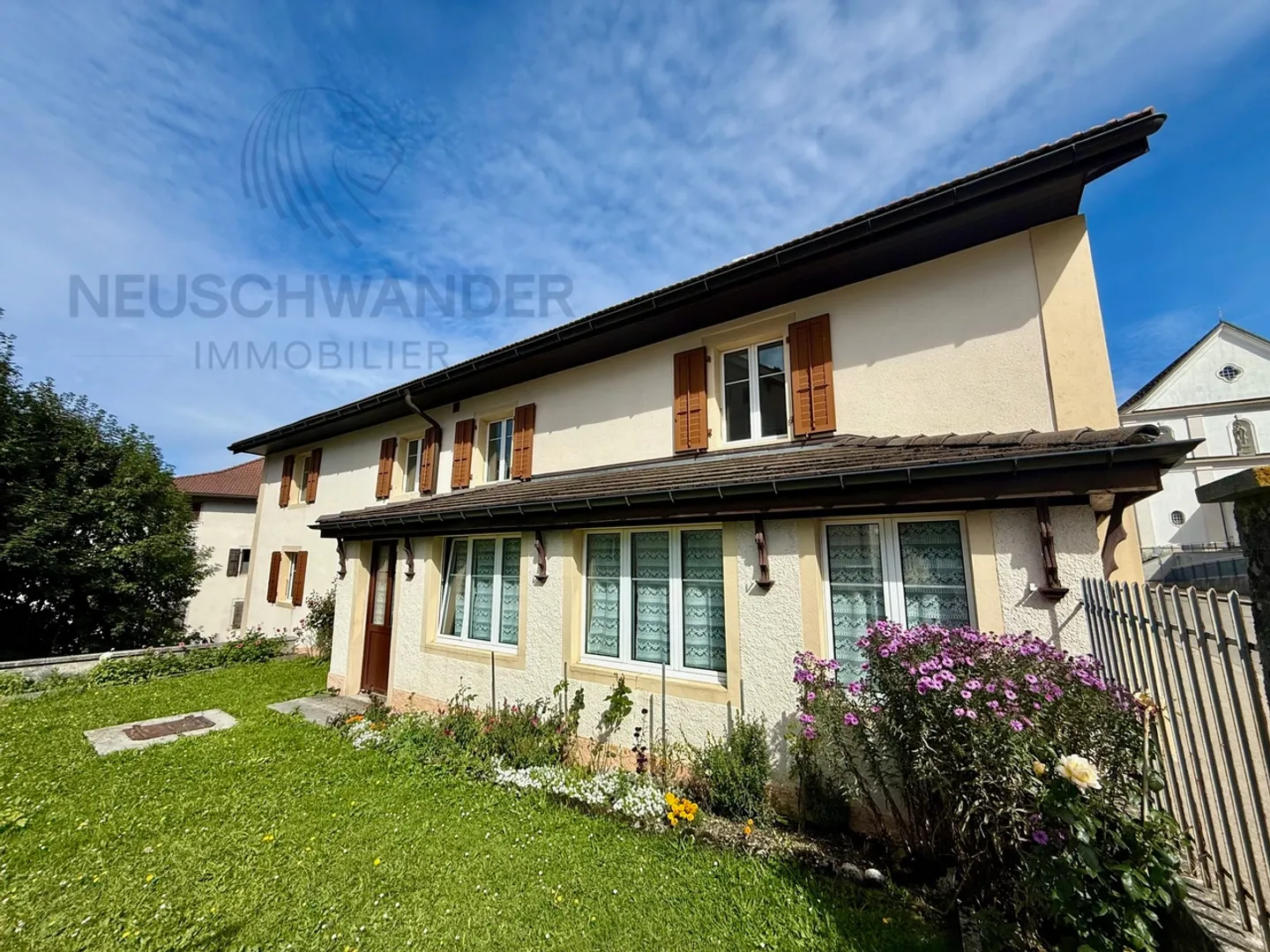 Edificio residenziale - Foto 1 di 28