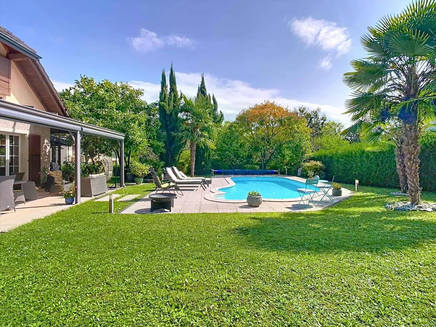 Villa individuelle avec piscine dans un environnement calme et verdoyant - Photo 1 sur 9