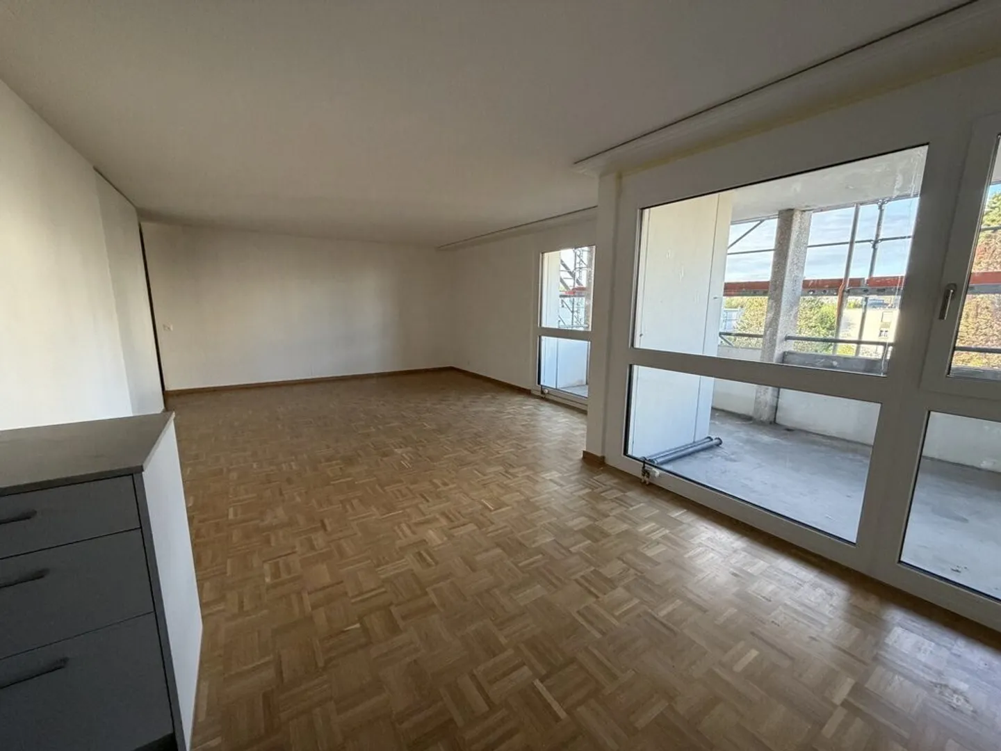 Newly renovated 4.5-room apartment in the heart of Ostermundigen - Photo 3 of 12