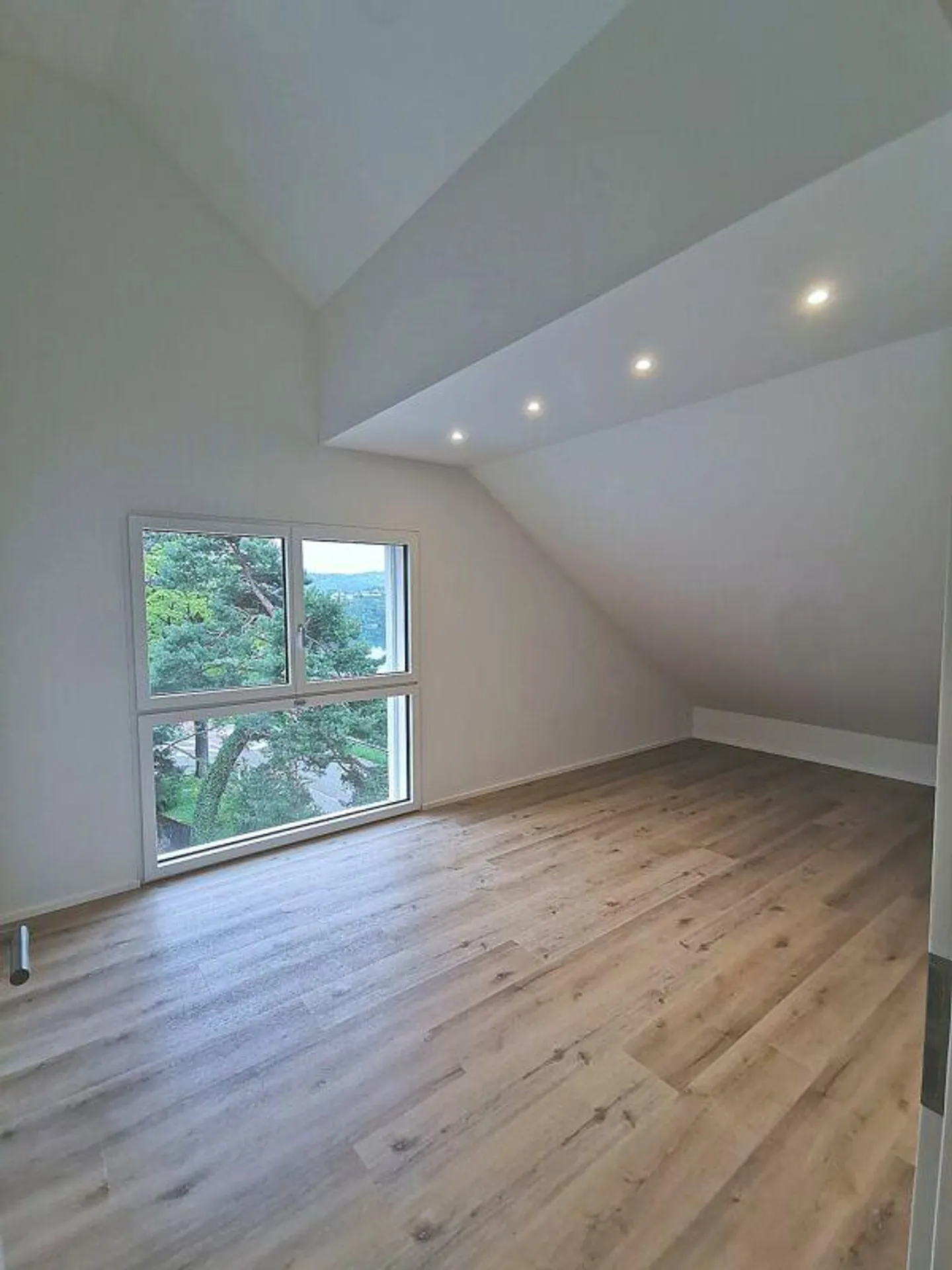 appartamento mansardato di alta qualità recentemente ristrutturato - Foto 5 di 8