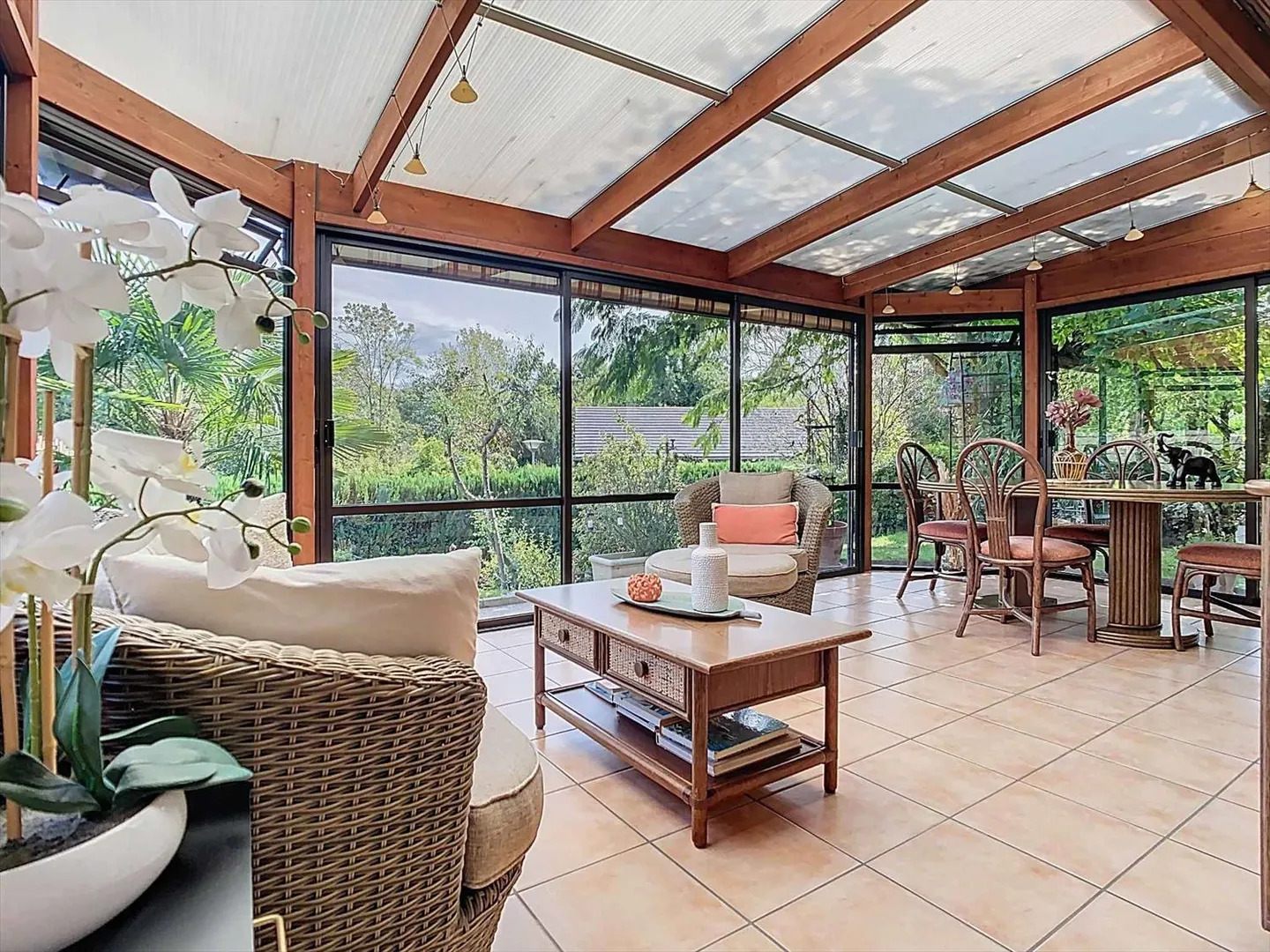 Villa individuelle avec piscine dans un environnement calme et verdoyant - Photo 5 sur 9