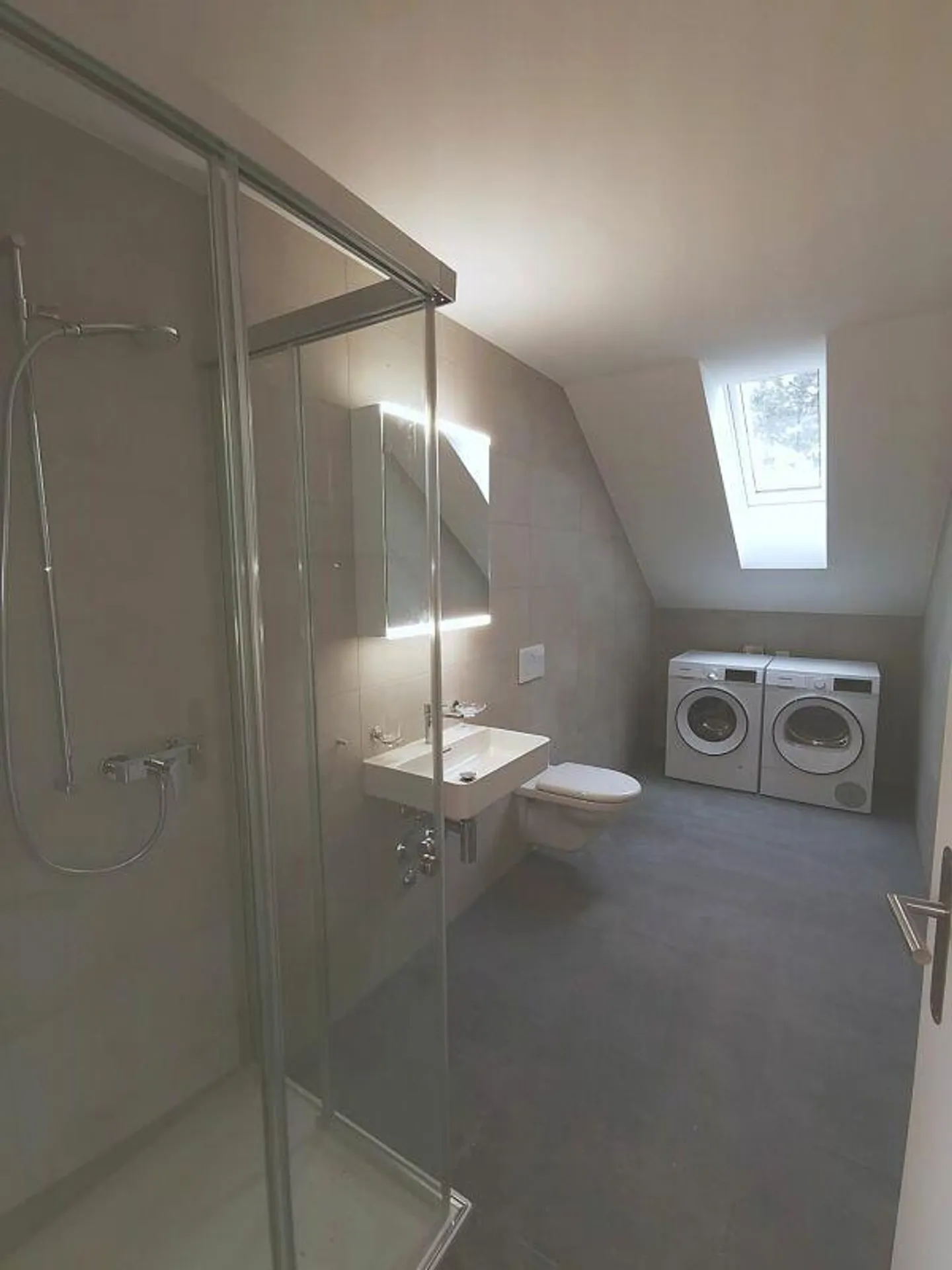 appartamento mansardato di alta qualità recentemente ristrutturato - Foto 8 di 8