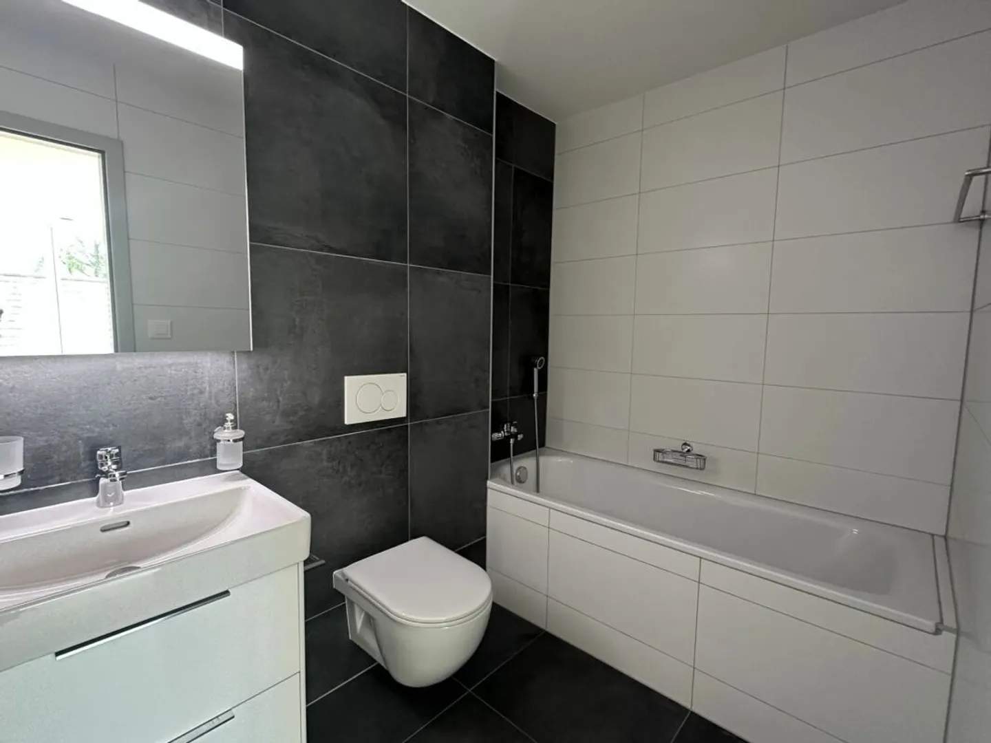 Beautiful modern 4.5-room apartment on the 1st floor - Rue de l'Épervier 3A, Cernier - Photo 9 of 14