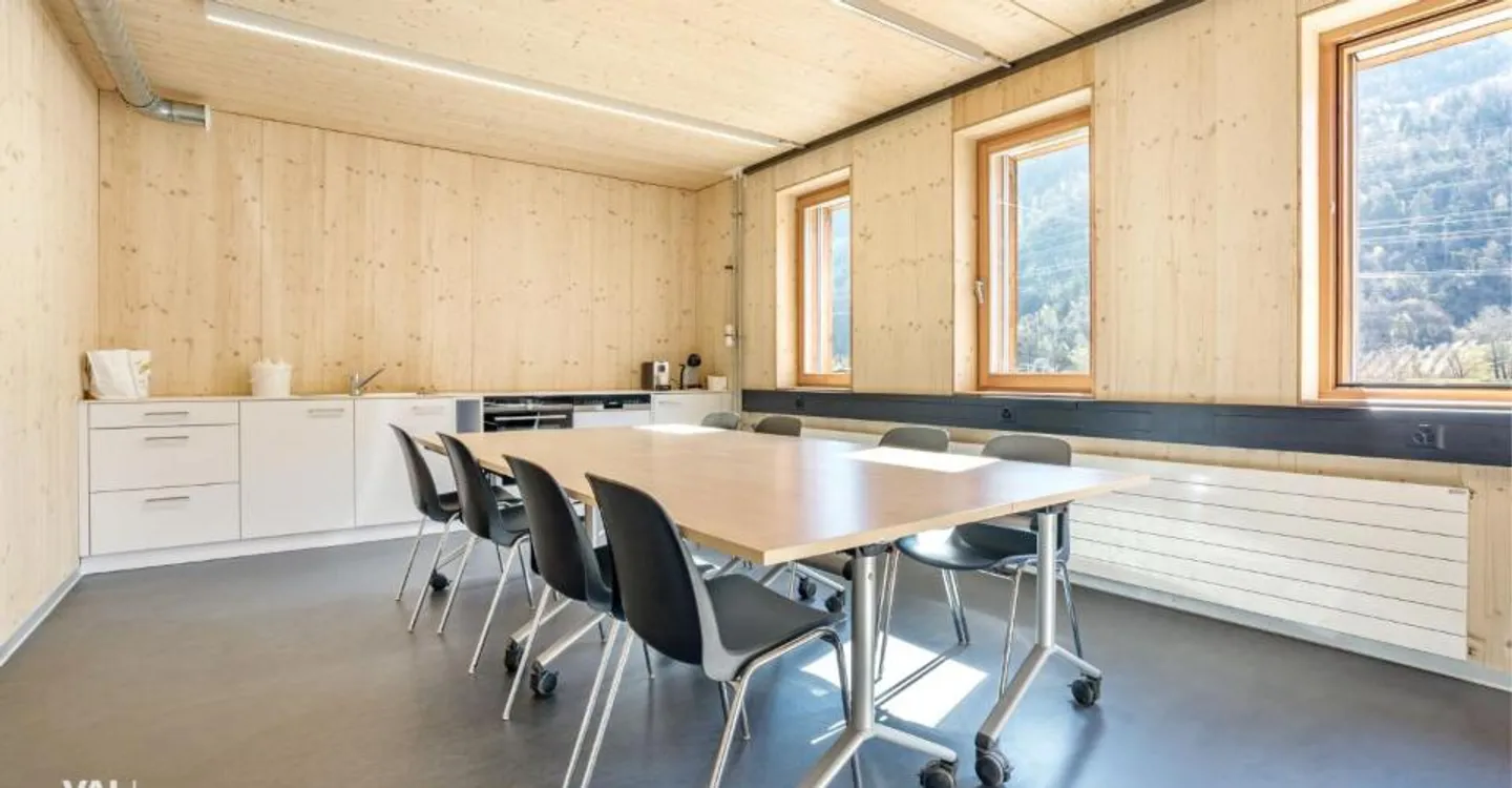 Edificio industriale unico - Costruzione in legno di alta gamma, utilizzo versatile - Foto 5 di 12