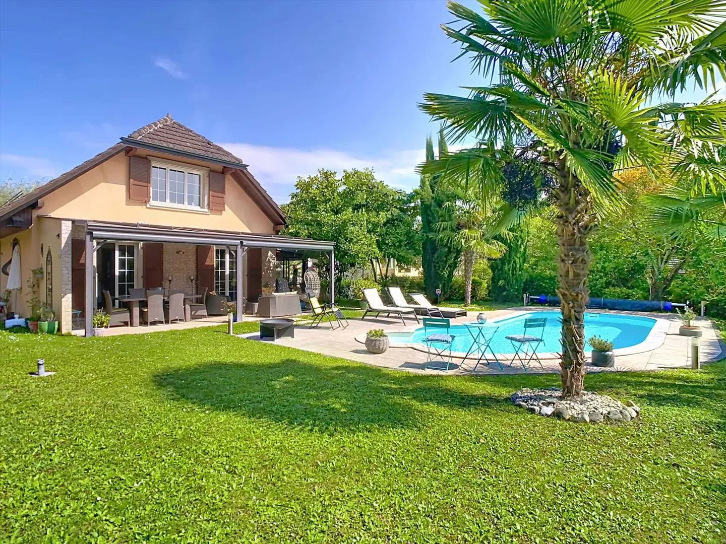 Villa individuelle avec piscine dans un environnement calme et verdoyant - Photo 8 sur 9