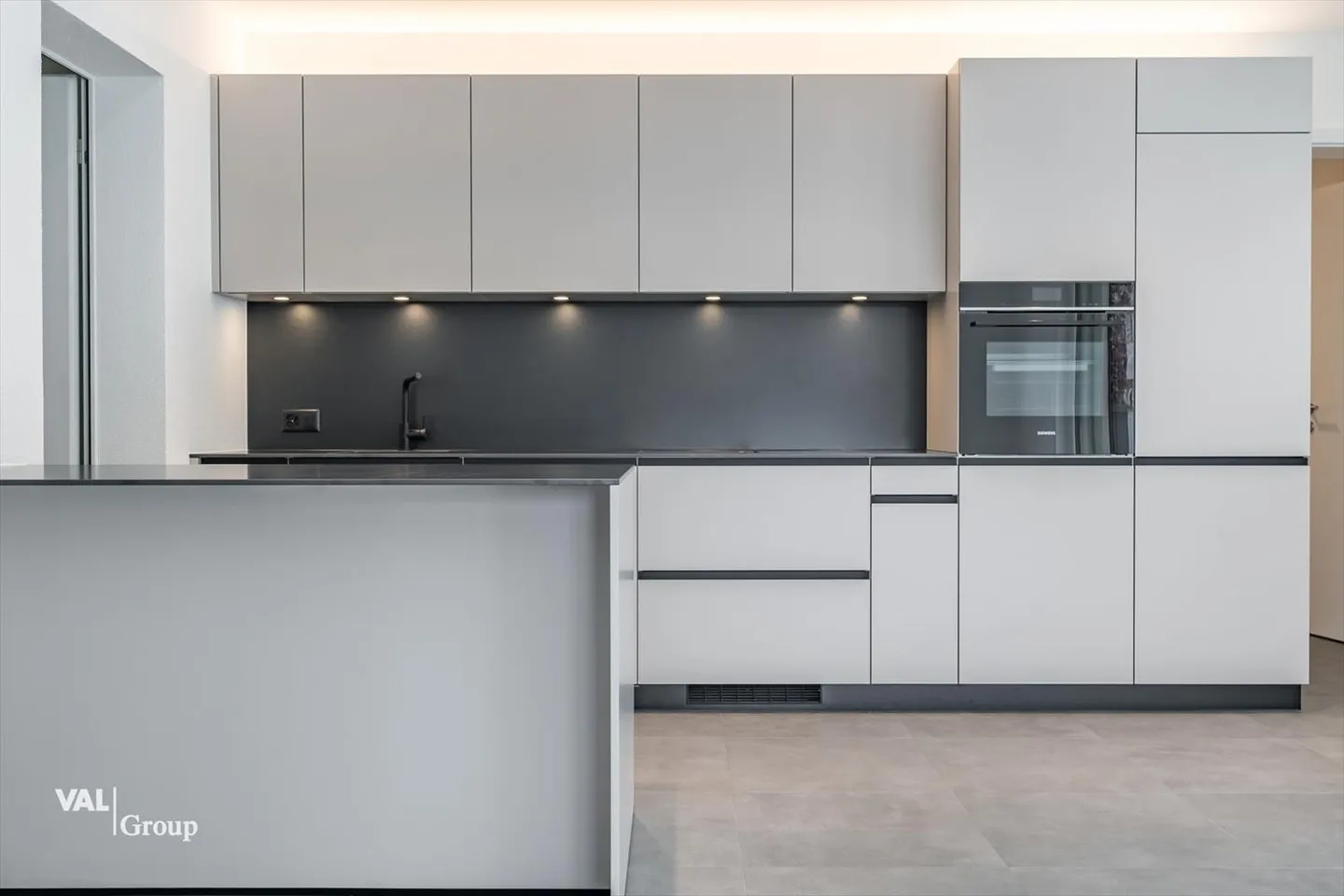 Modern and spacious dream home - Photo 3 of 12