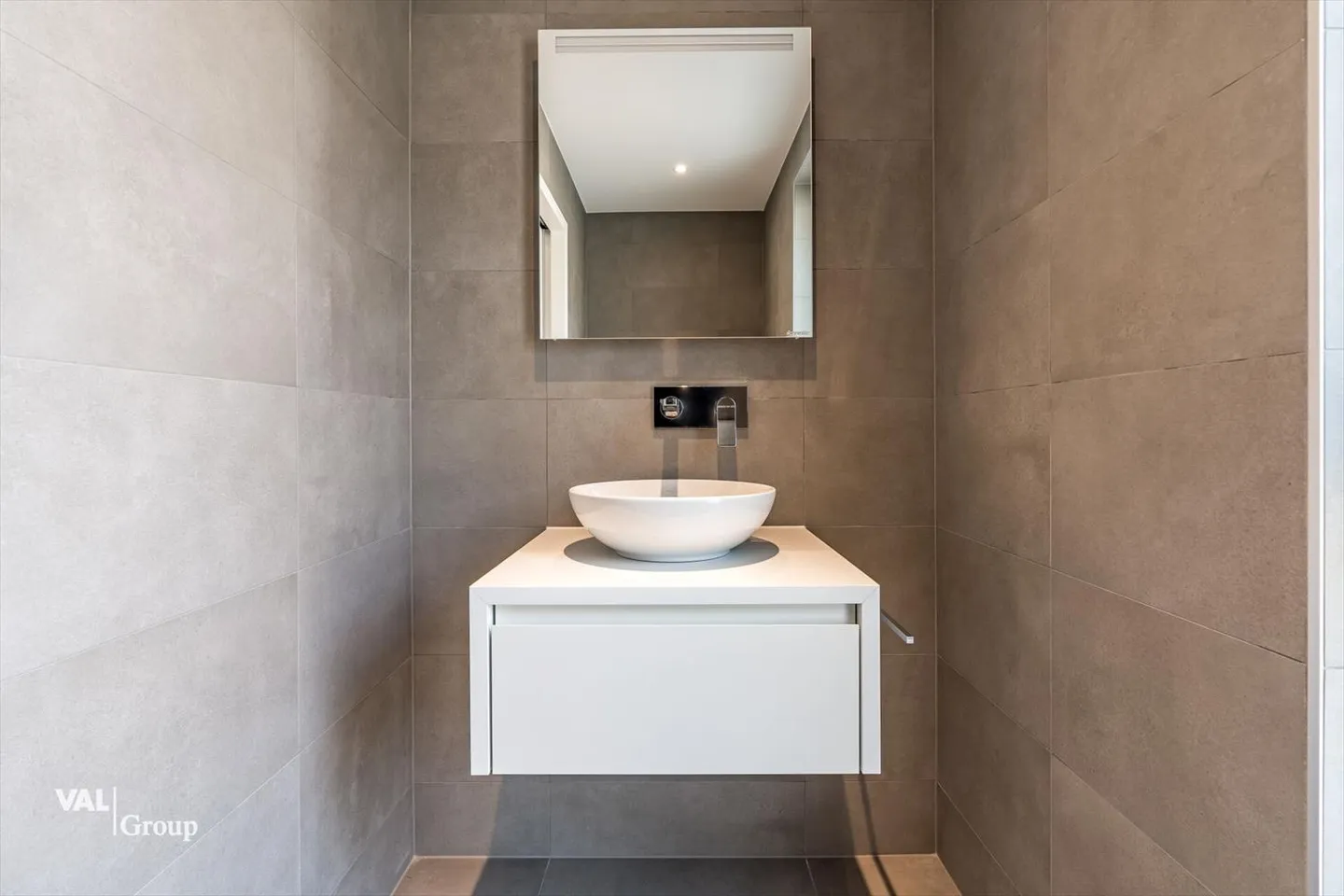 Modern and spacious dream home - Photo 7 of 12