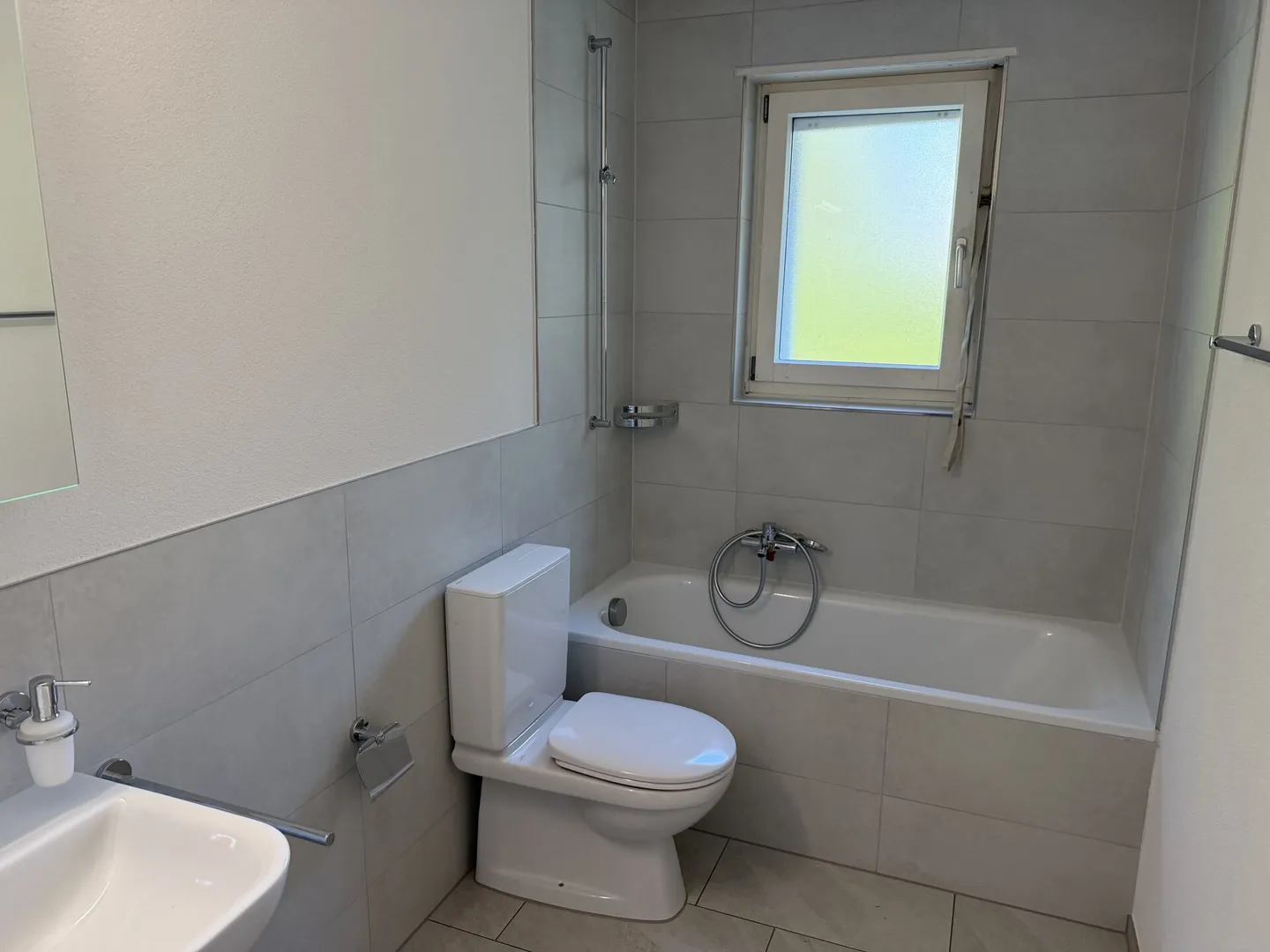 Appartement de jardin de 4 pièces récemment rénové, Zollikerberg - Photo 2 sur 6