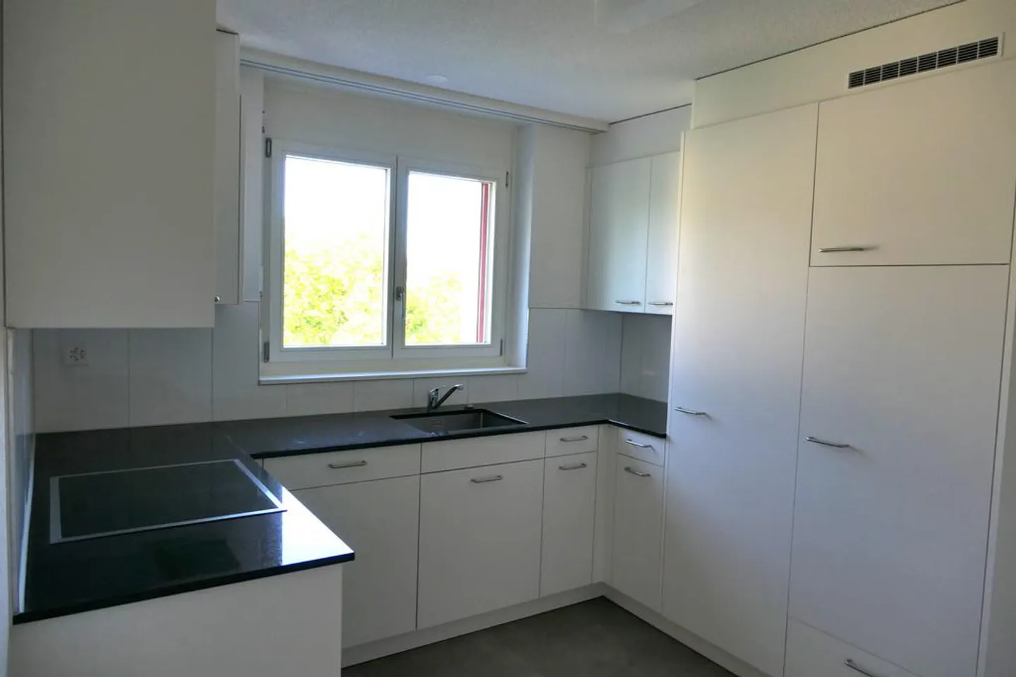 RENOVATED APARTMENT IN A QUIET LOCATION - Photo 2 of 9