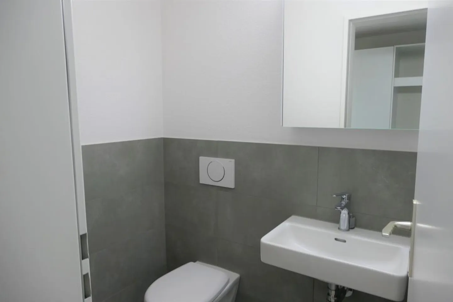 RENOVATED APARTMENT IN A QUIET LOCATION - Photo 9 of 9