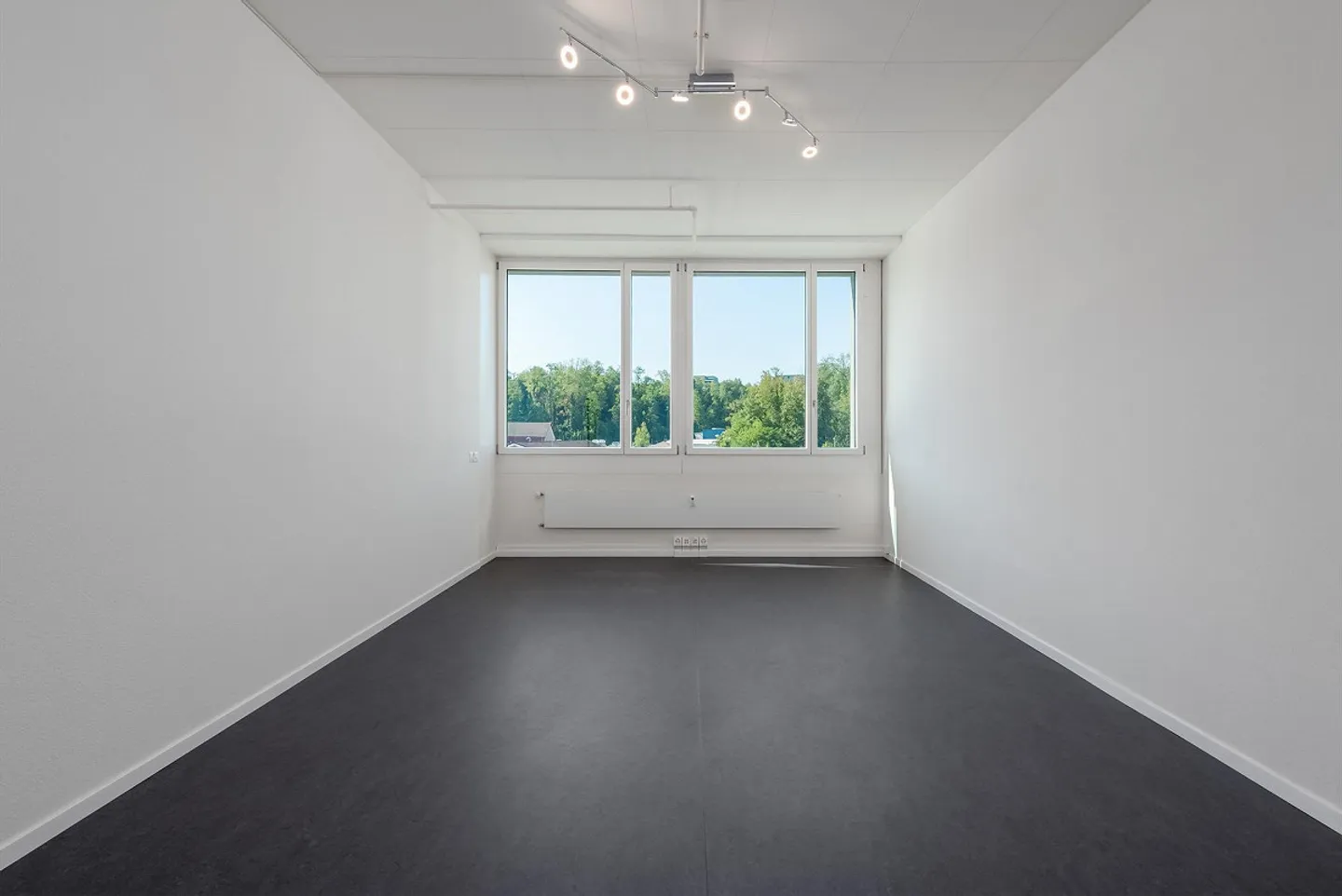 Spazio ufficio con vista - Foto 4 di 9
