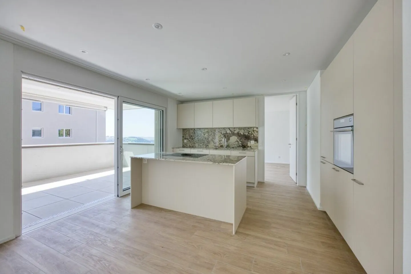 NEW BUILD - 4.5 Room Apartment with Stunning Views - Photo 2 of 5