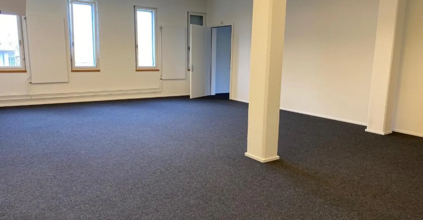 Commercial space in the center of Peseux - Photo 2 of 3