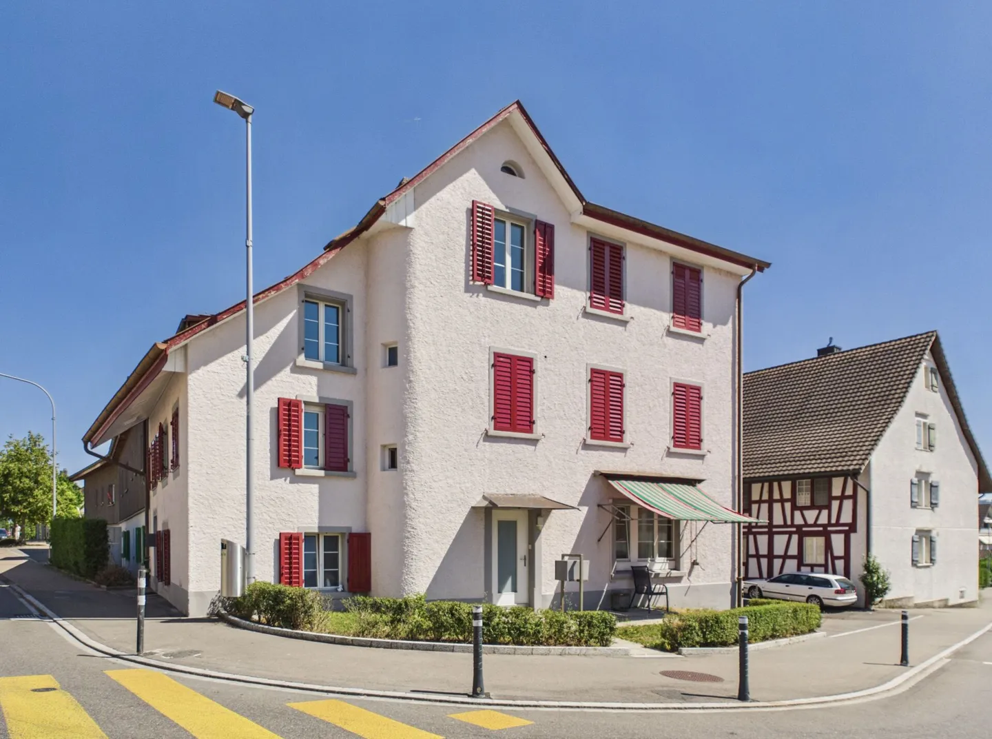ZWEIFAMILIENHAUS MIT ATTRAKTIVEM MIETPOTENZIAL AN ZENTRALER LAGE - Foto 1 von 7