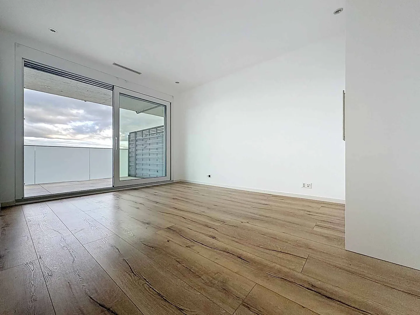 Duplex avec 4,5 pièces, cave, jardin et vue sur le lac - Photo 6 sur 13