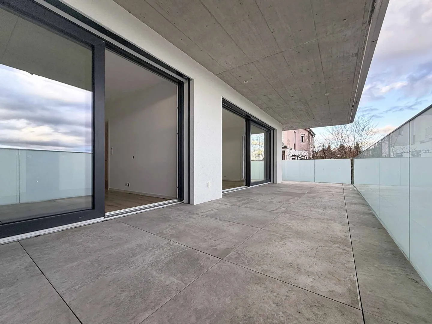 Duplex avec 4,5 pièces, cave, jardin et vue sur le lac - Photo 12 sur 13