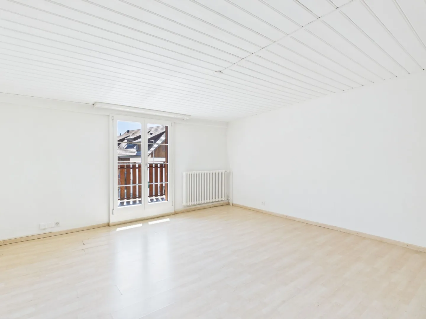 ZWEIFAMILIENHAUS MIT ATTRAKTIVEM MIETPOTENZIAL AN ZENTRALER LAGE - Foto 3 von 7