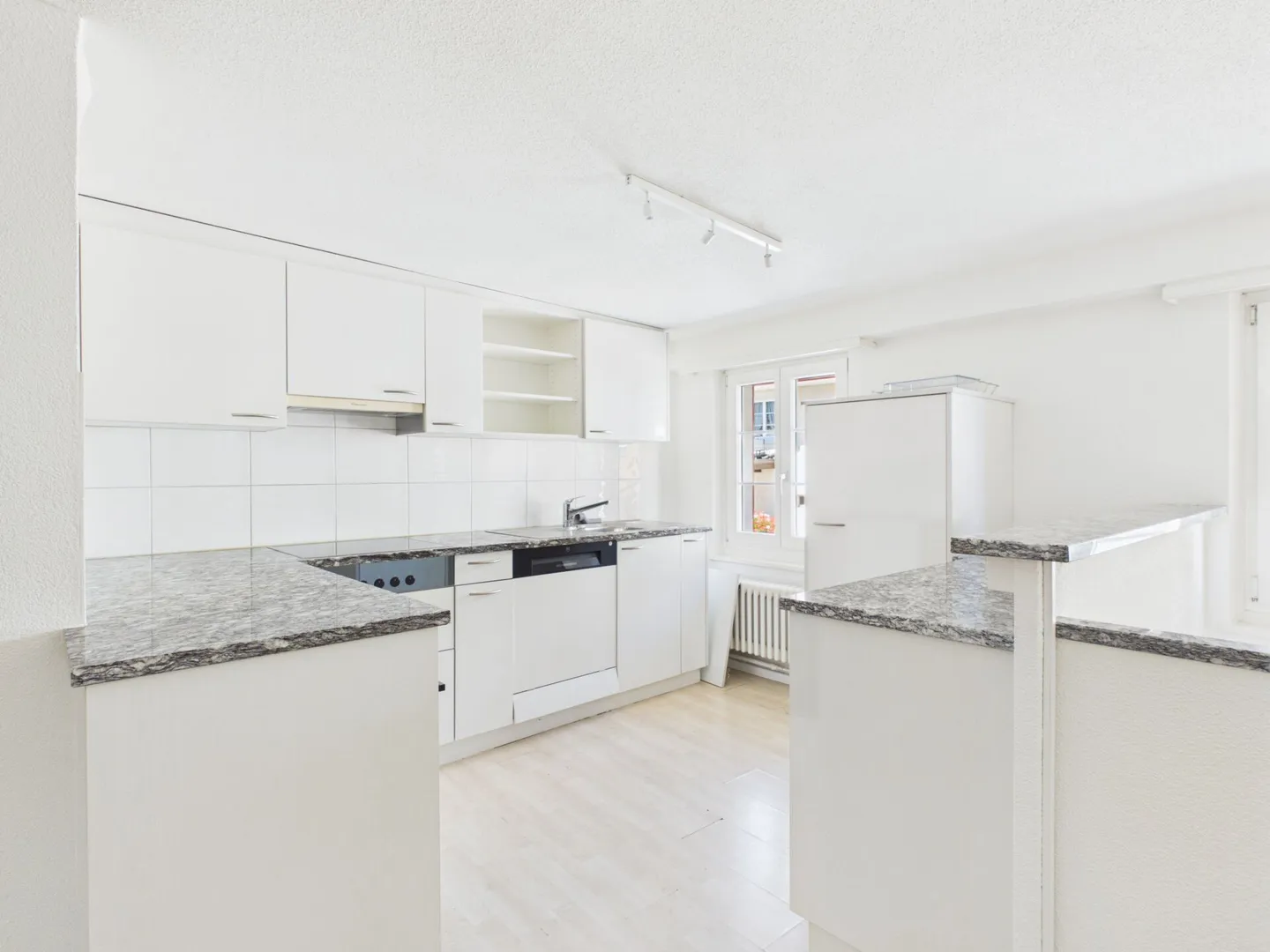 ZWEIFAMILIENHAUS MIT ATTRAKTIVEM MIETPOTENZIAL AN ZENTRALER LAGE - Foto 4 von 7