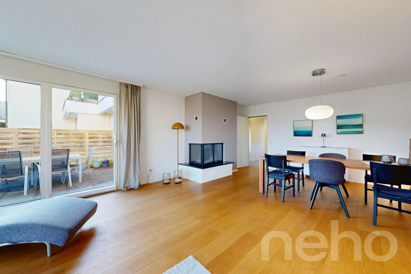 Maison individuelle lumineuse avec vue dégagée, cheminée et beaucoup d'espace - Photo 2 sur 12