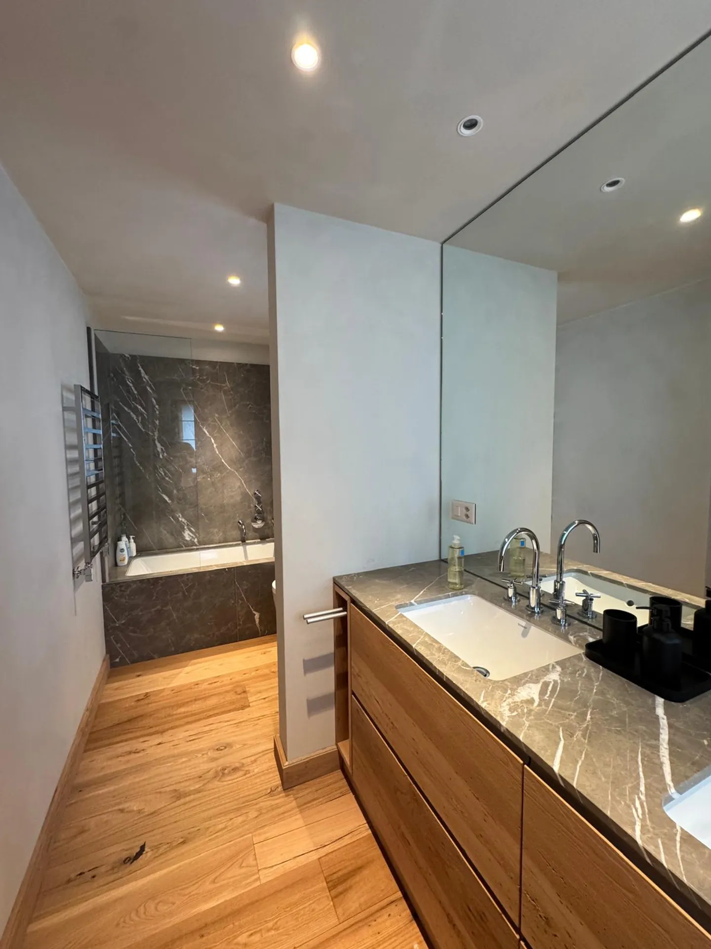 Hébergement Luxueux : Appartement spacieux de 180 m² avec jardin, SPA et salle de ski - Photo 4 sur 15