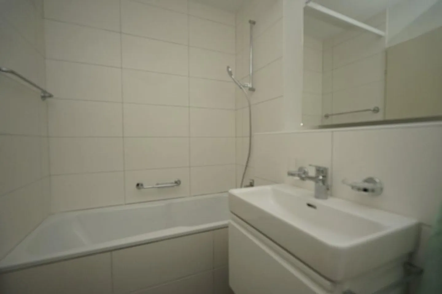 Partially renovated 3.5-room apartment on the 2nd floor with balcony - Photo 3 of 9