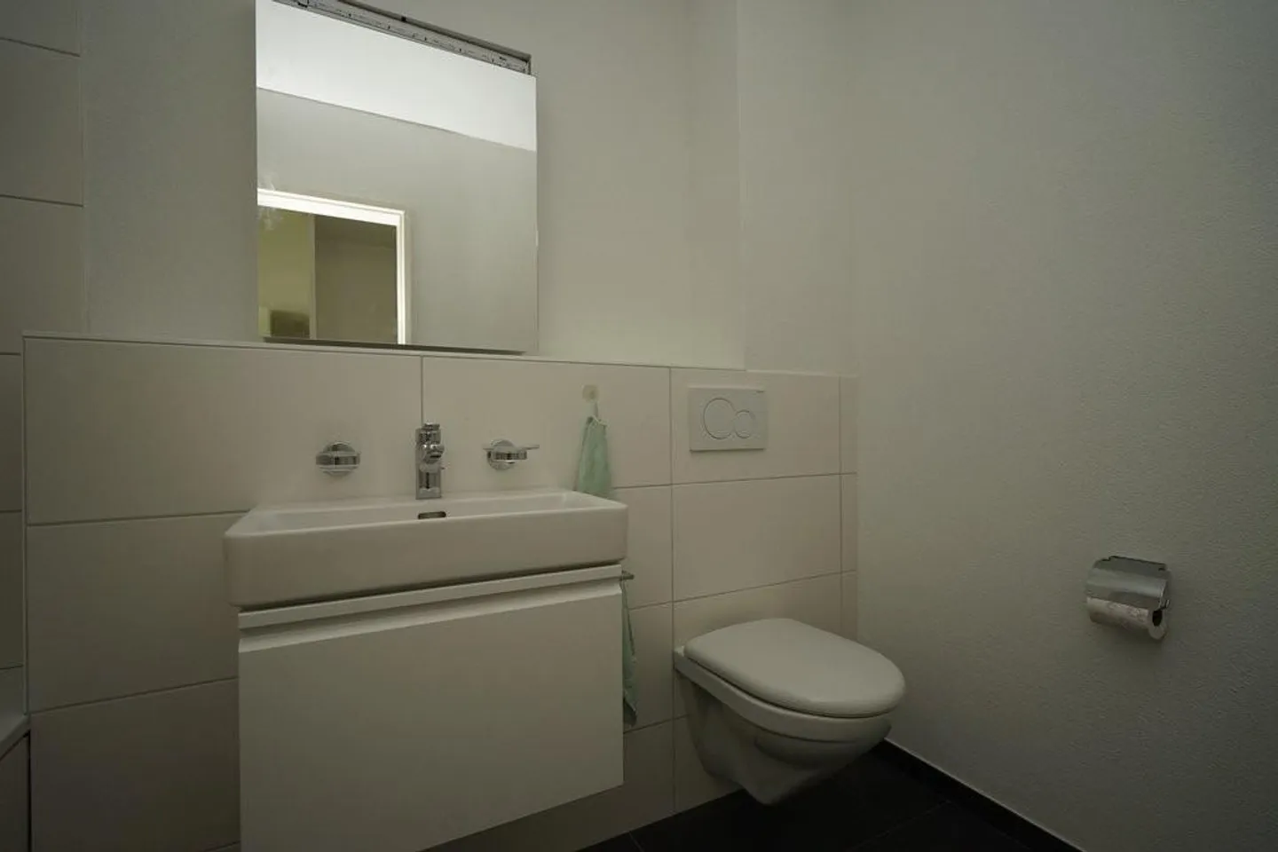 Partially renovated 3.5-room apartment on the 2nd floor with balcony - Photo 4 of 9