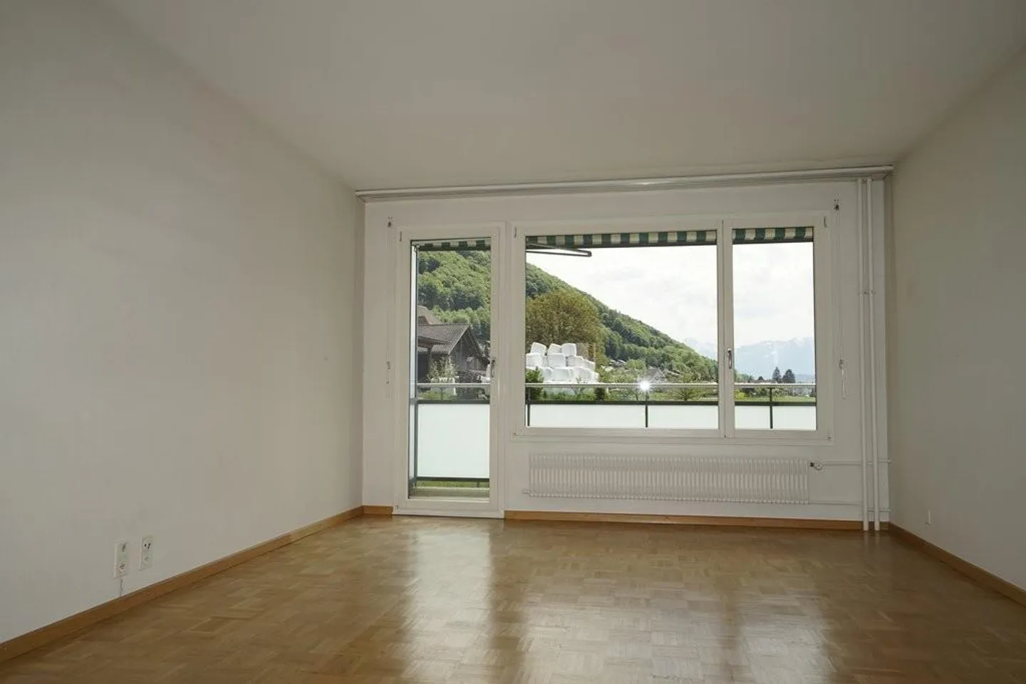 Partially renovated 3.5-room apartment on the 2nd floor with balcony - Photo 7 of 9