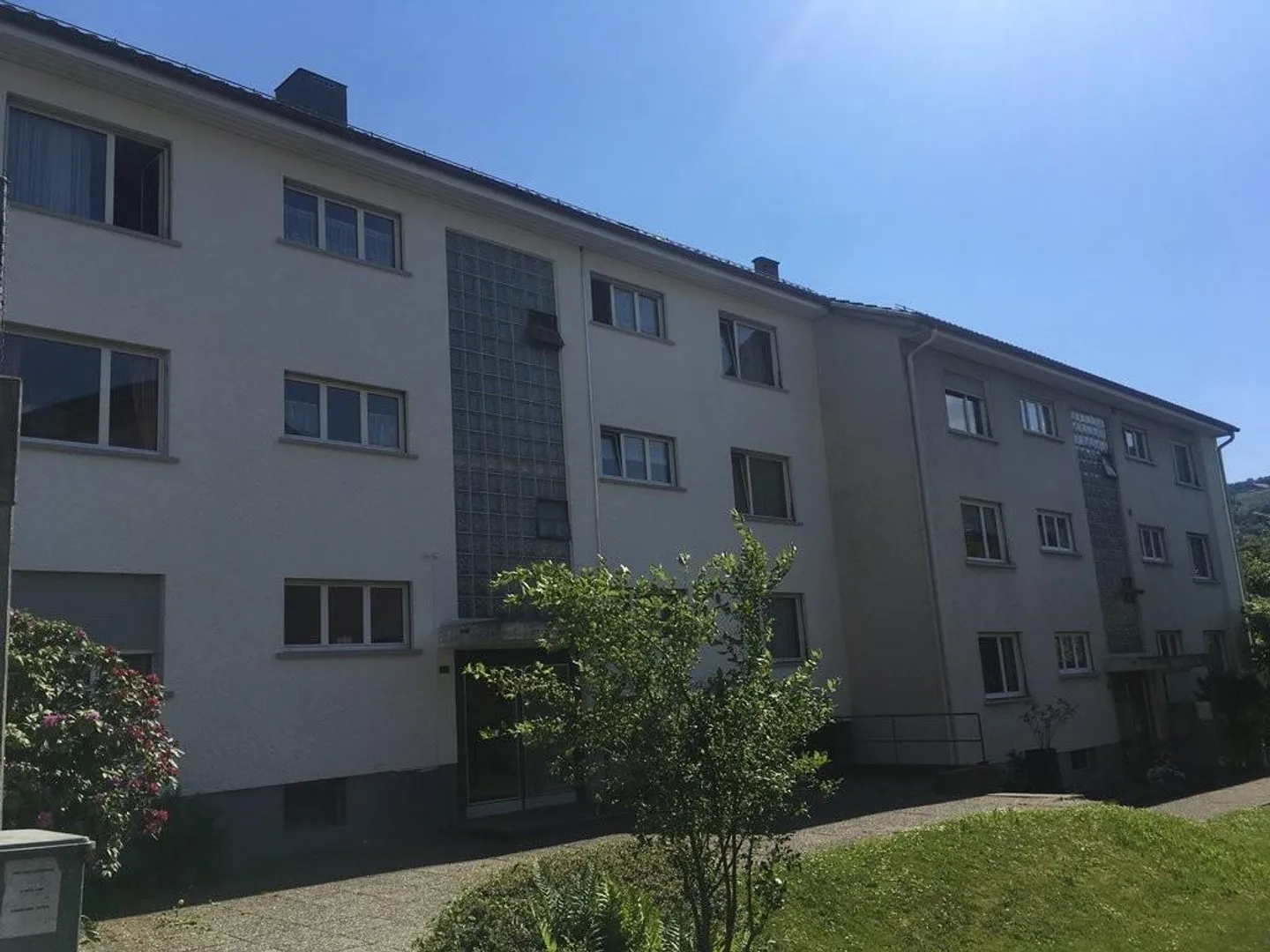 Partially renovated 3.5-room apartment on the 2nd floor with balcony - Photo 9 of 9