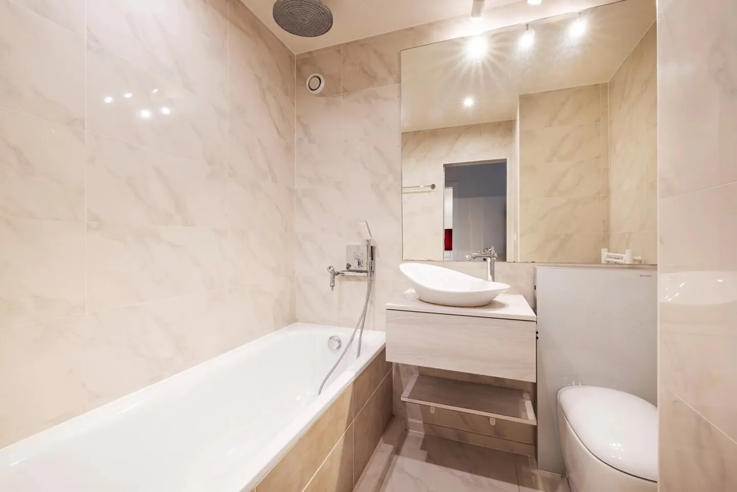 Stupendo appartamento di 2,5 stanze a due passi dal lago! - Foto 7 di 9