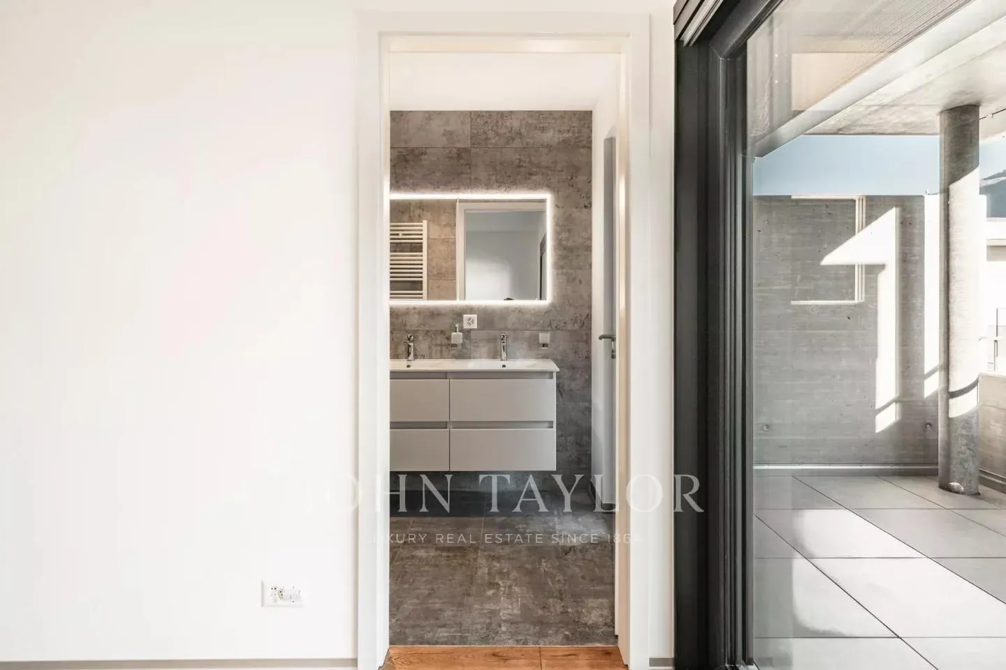 Villa di Lusso con Finiture Personalizzate - Foto 6 di 13