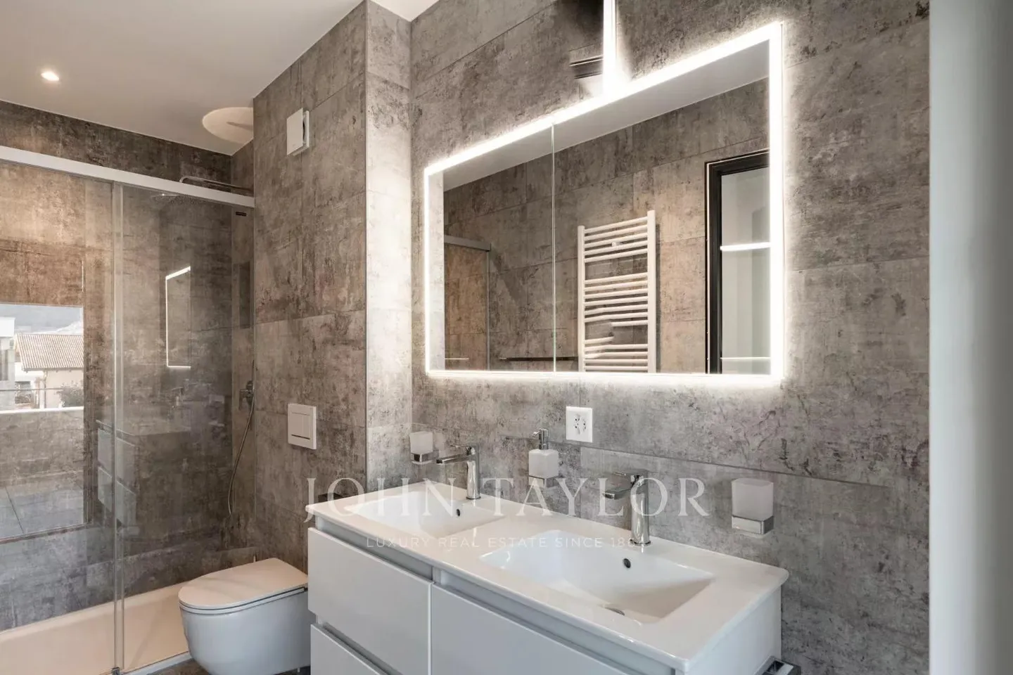 Villa di Lusso con Finiture Personalizzate - Foto 8 di 13