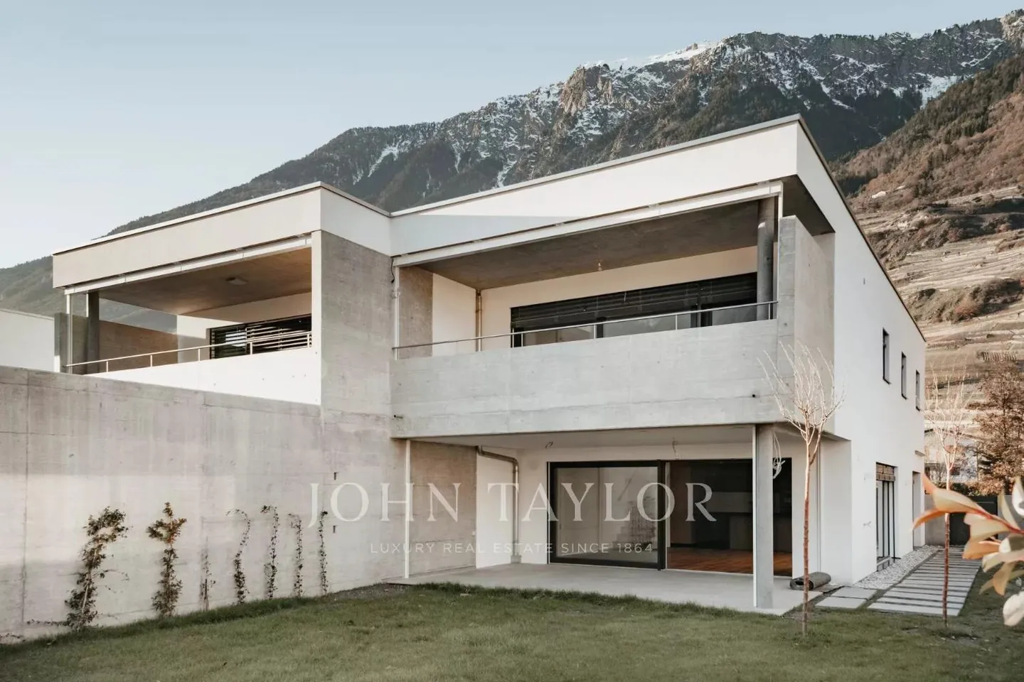 Villa di Lusso con Finiture Personalizzate - Foto 10 di 13
