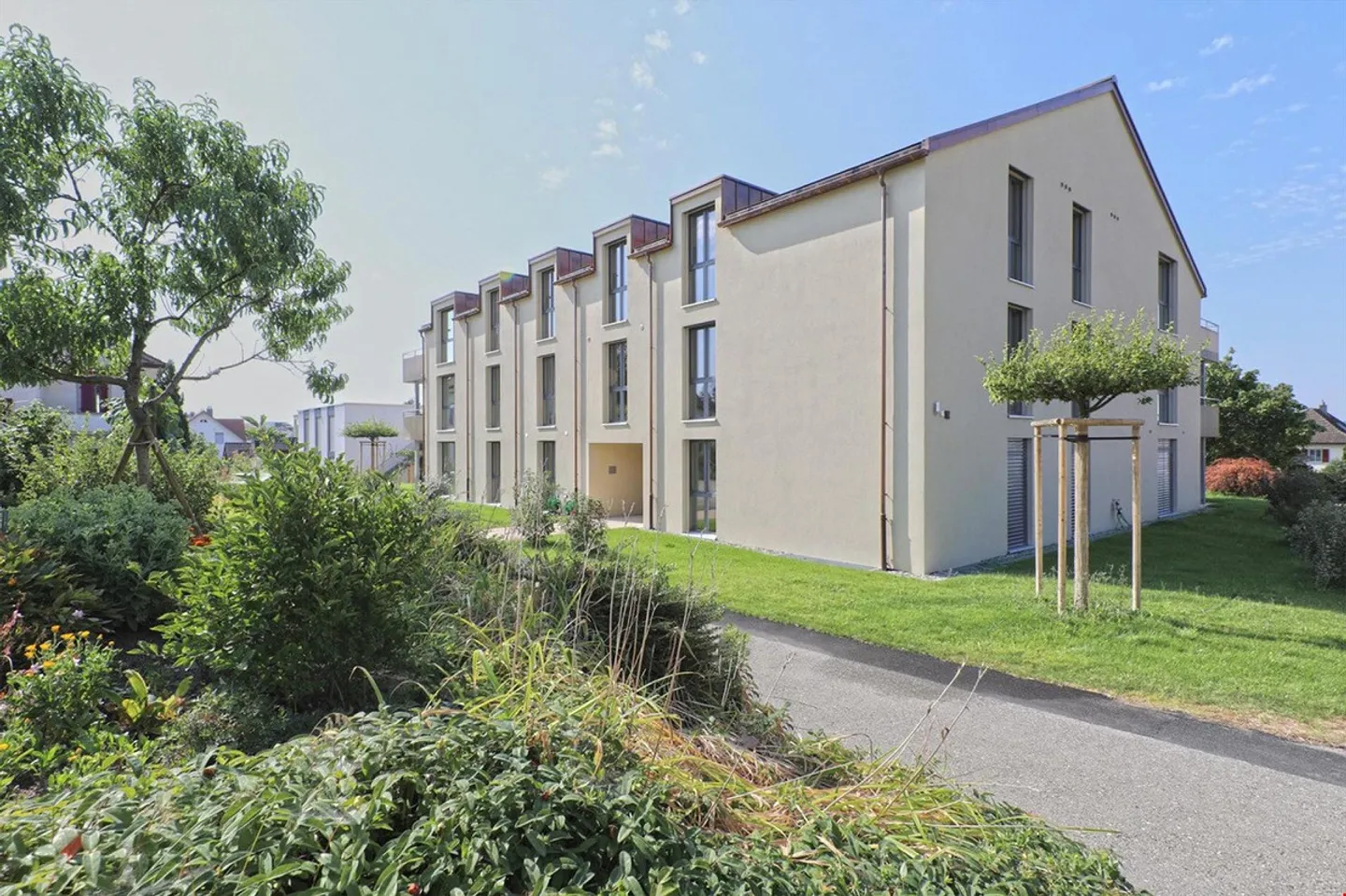 Appartement sous les combles sud-est de 4,5 pièces dans un emplacement central calme - Photo 3 sur 17