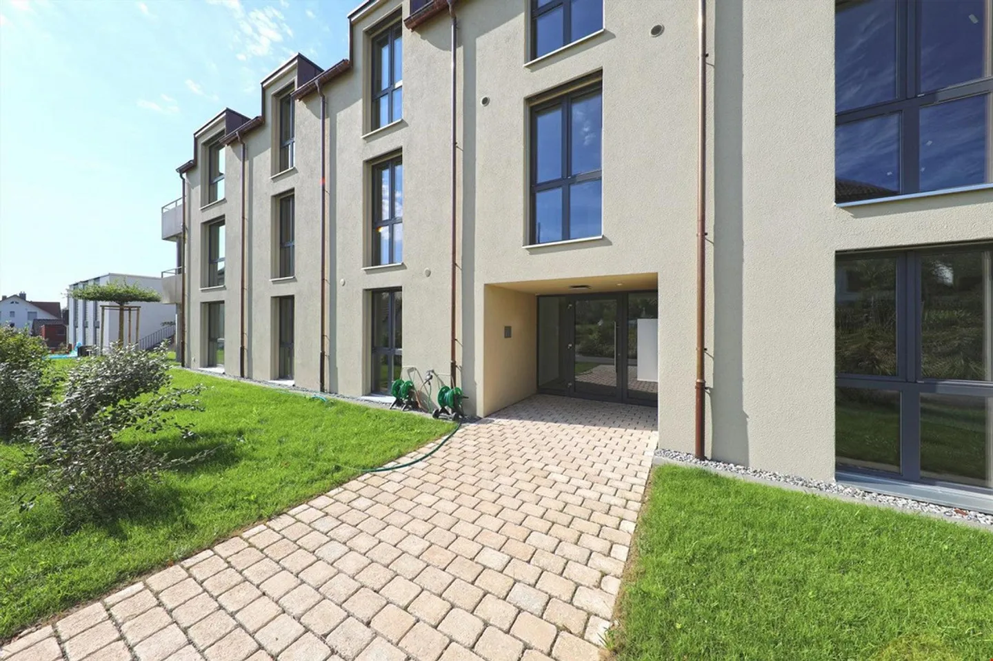 Appartement sous les combles sud-est de 4,5 pièces dans un emplacement central calme - Photo 2 sur 17