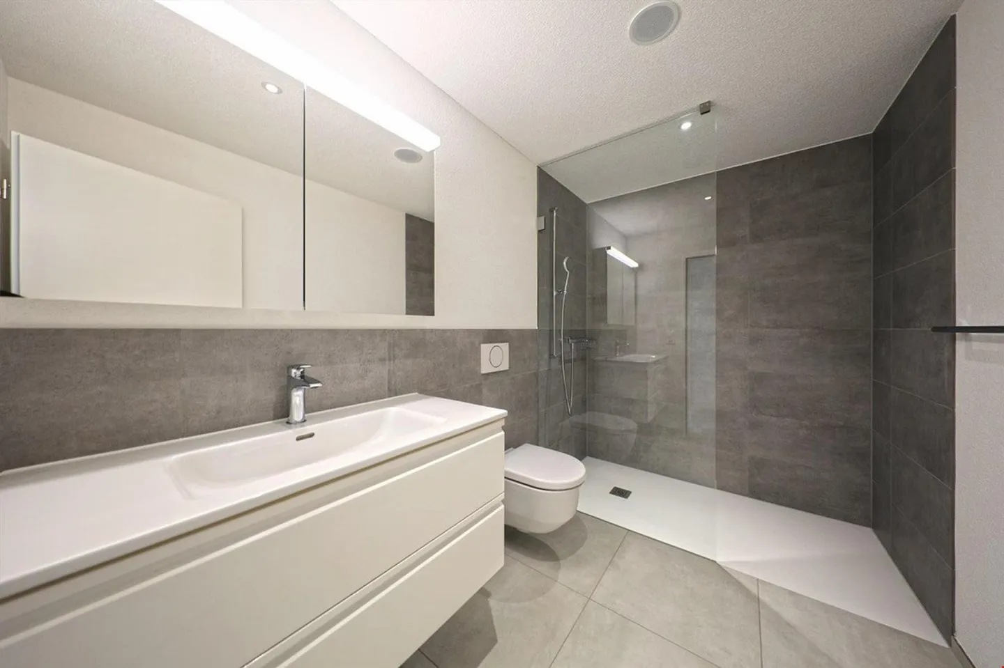 Appartement sous les combles sud-est de 4,5 pièces dans un emplacement central calme - Photo 9 sur 17