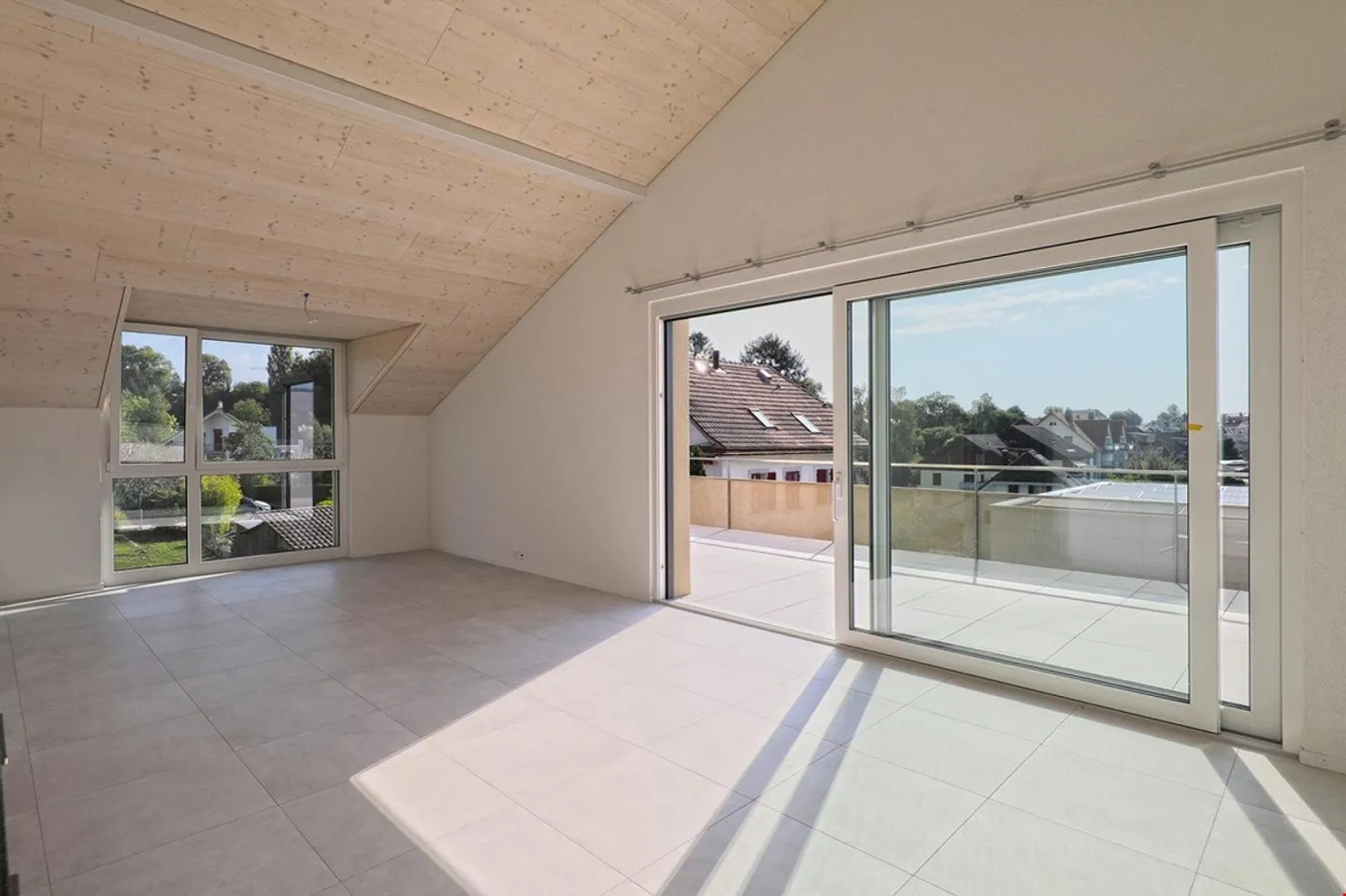 Appartement sous les combles sud-est de 4,5 pièces dans un emplacement central calme - Photo 10 sur 17