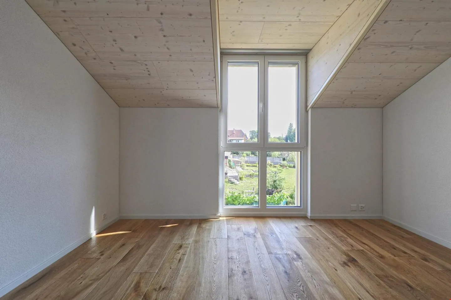 Appartement sous les combles sud-est de 4,5 pièces dans un emplacement central calme - Photo 13 sur 17