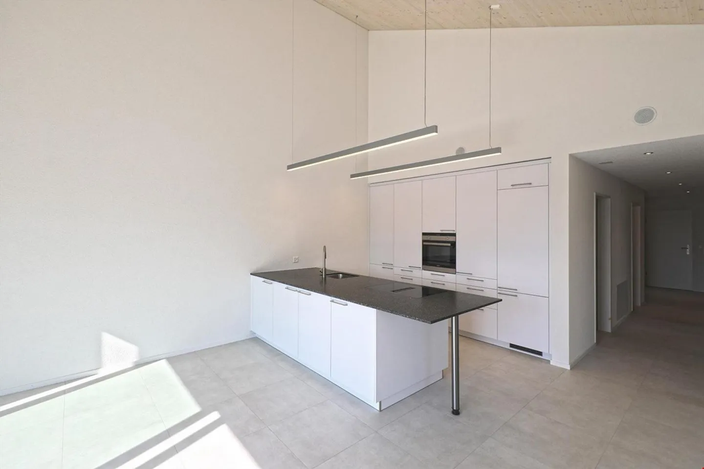 Appartement sous les combles sud-est de 4,5 pièces dans un emplacement central calme - Photo 8 sur 17