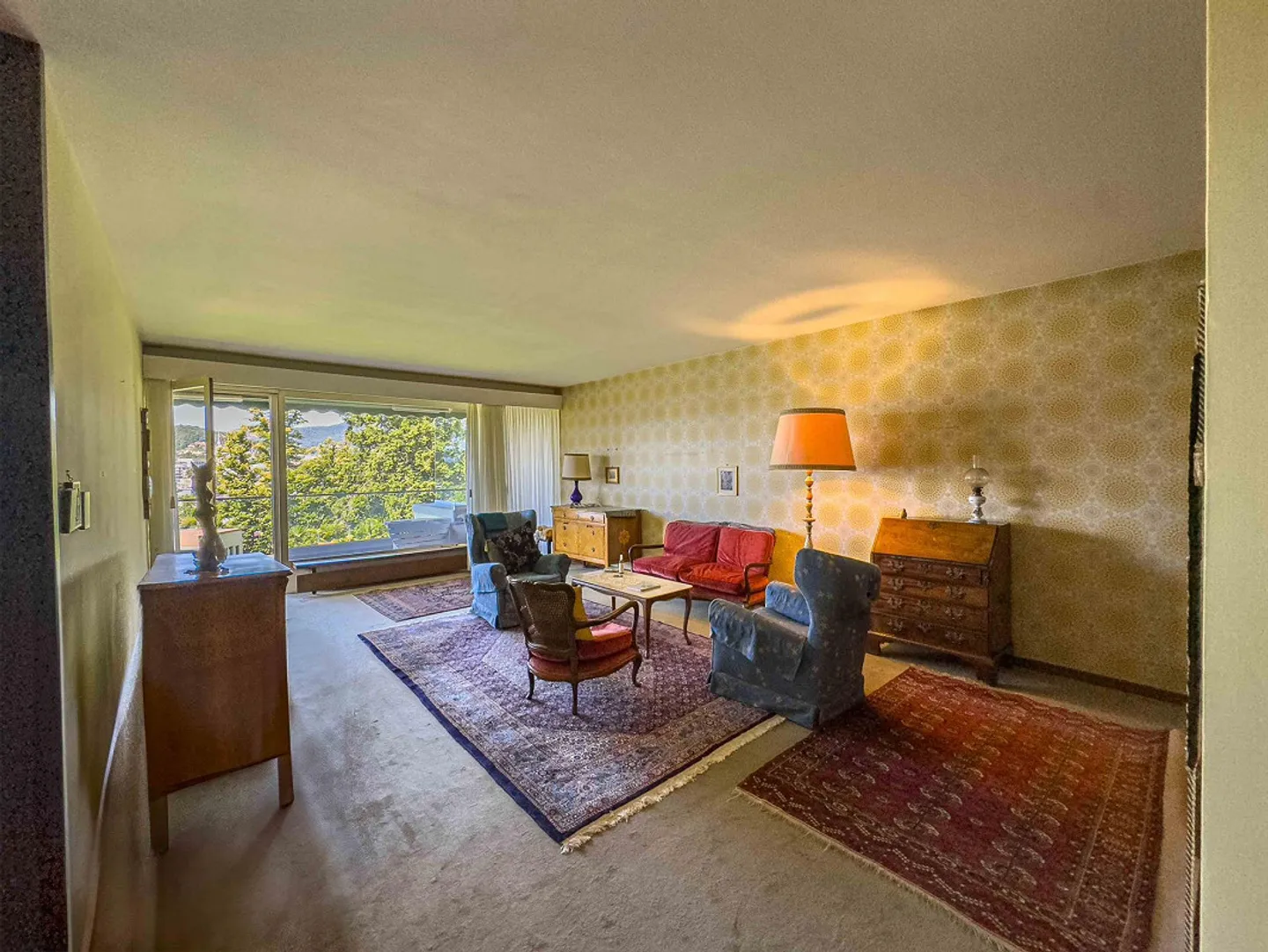 Spacious 4.5-room apartment with lake view for renovation in Massagno - Photo 3 of 11