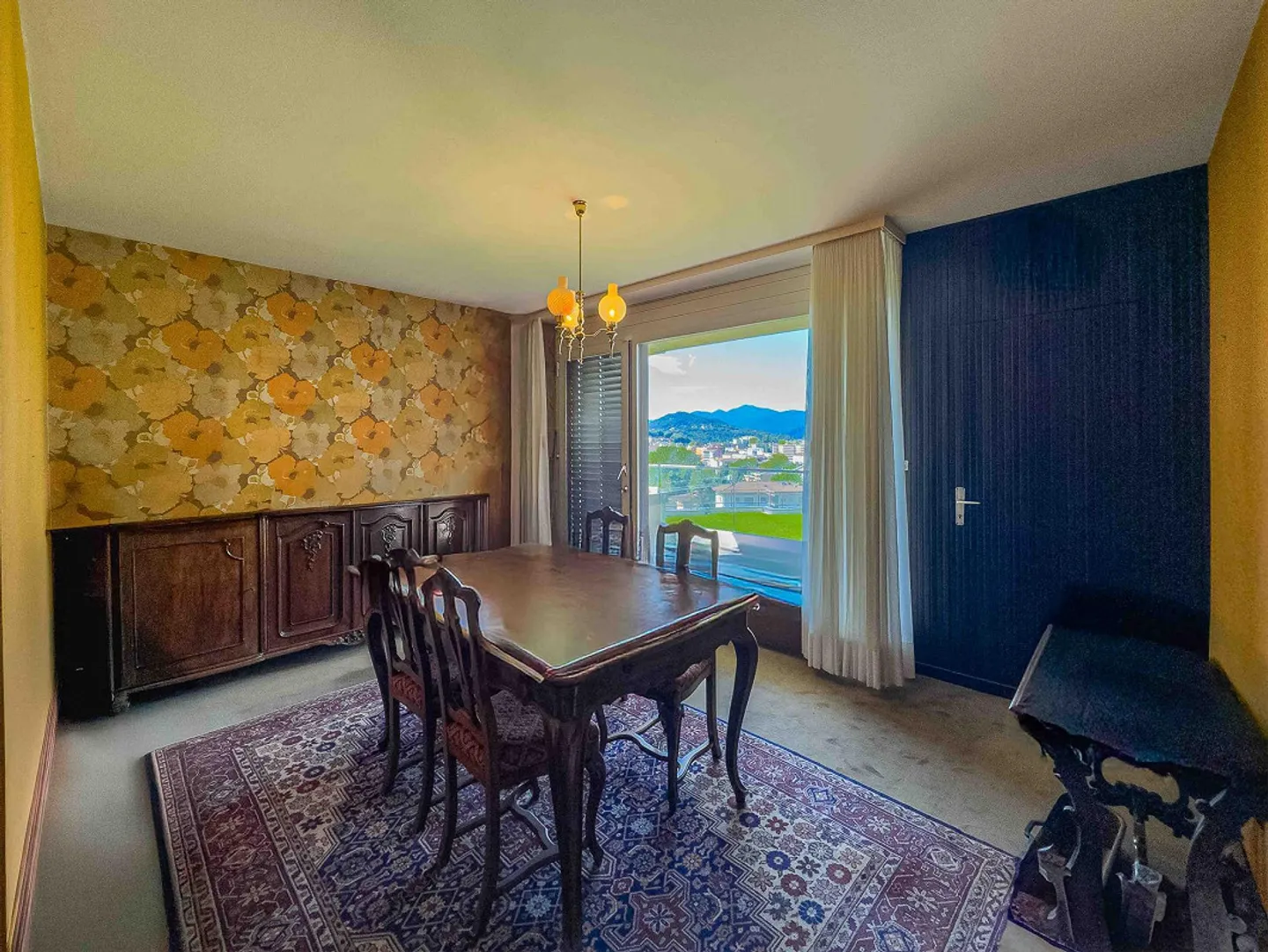 Spacious 4.5-room apartment with lake view for renovation in Massagno - Photo 4 of 11